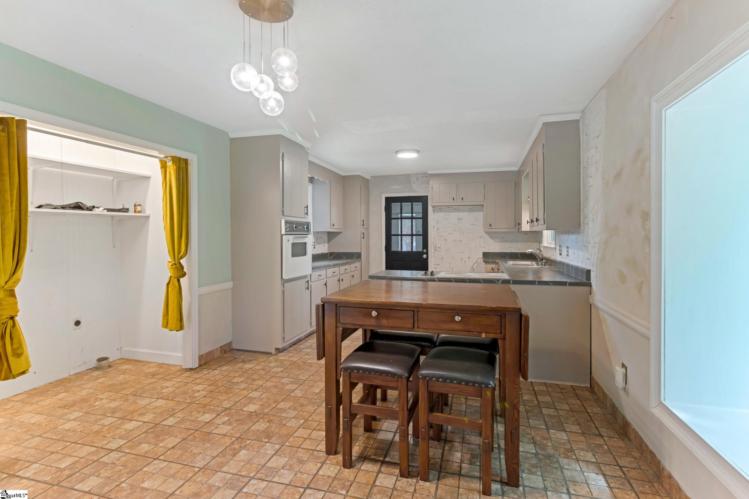 234 Country Glen Pelzer, SC 29796