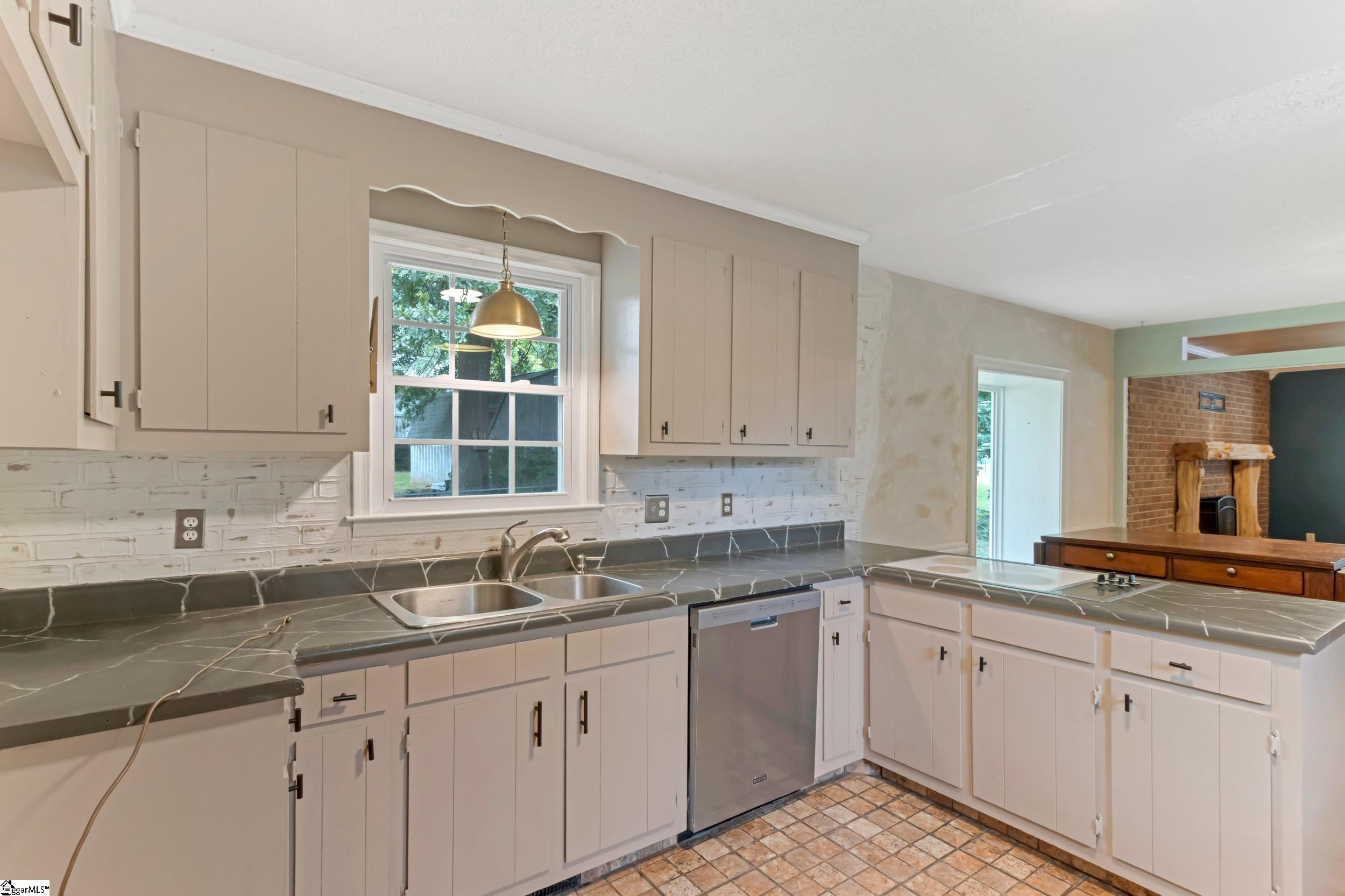 234 Country Glen Pelzer, SC 29796
