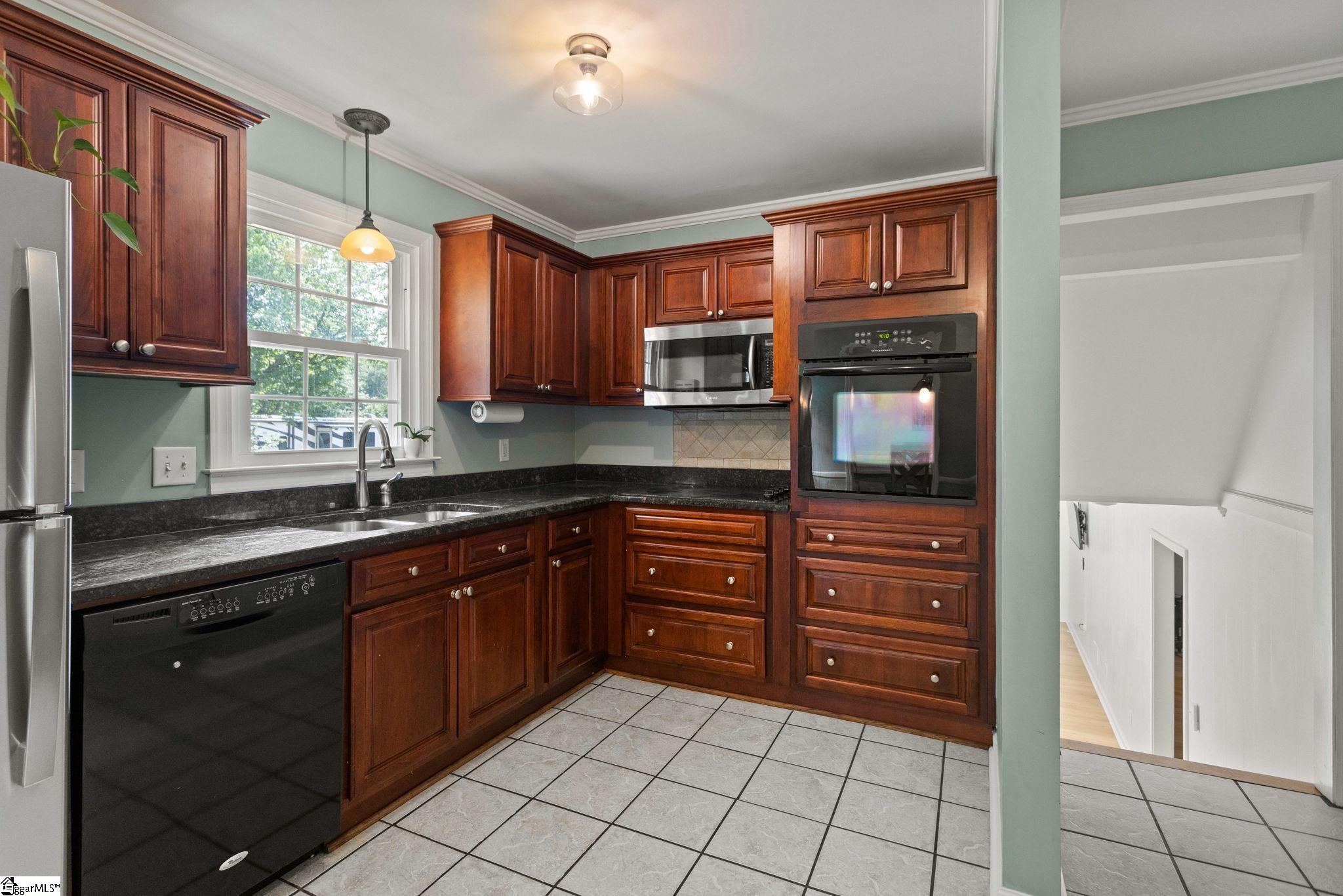 113 Abingdon Way Greenville, SC 29615