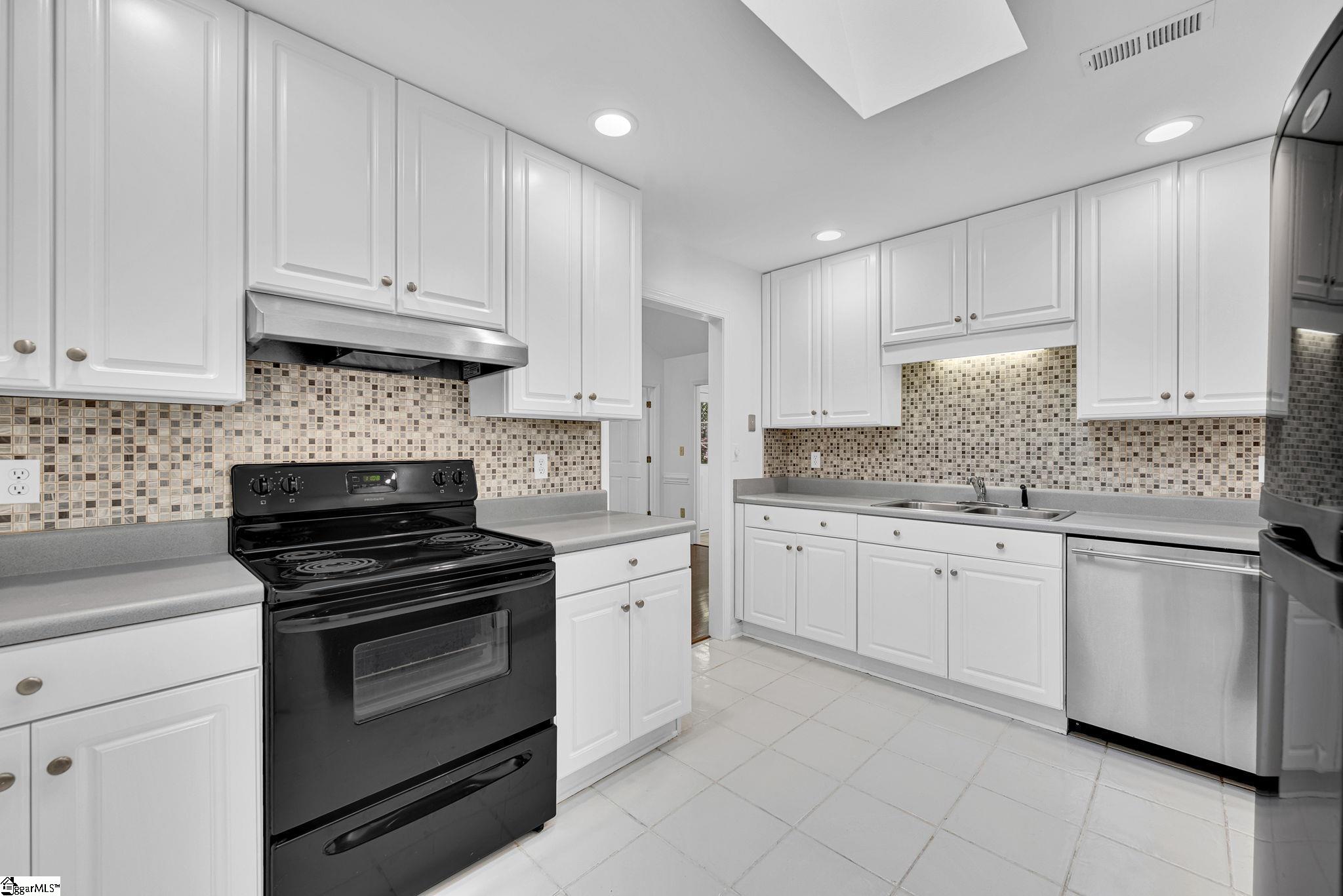 144 Forest Lake Drive Simpsonville, SC 29681