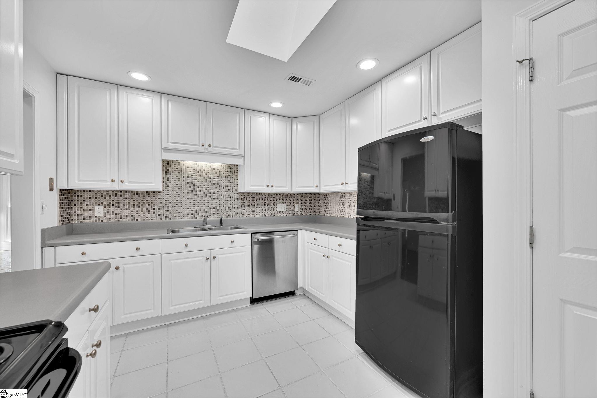 144 Forest Lake Drive Simpsonville, SC 29681