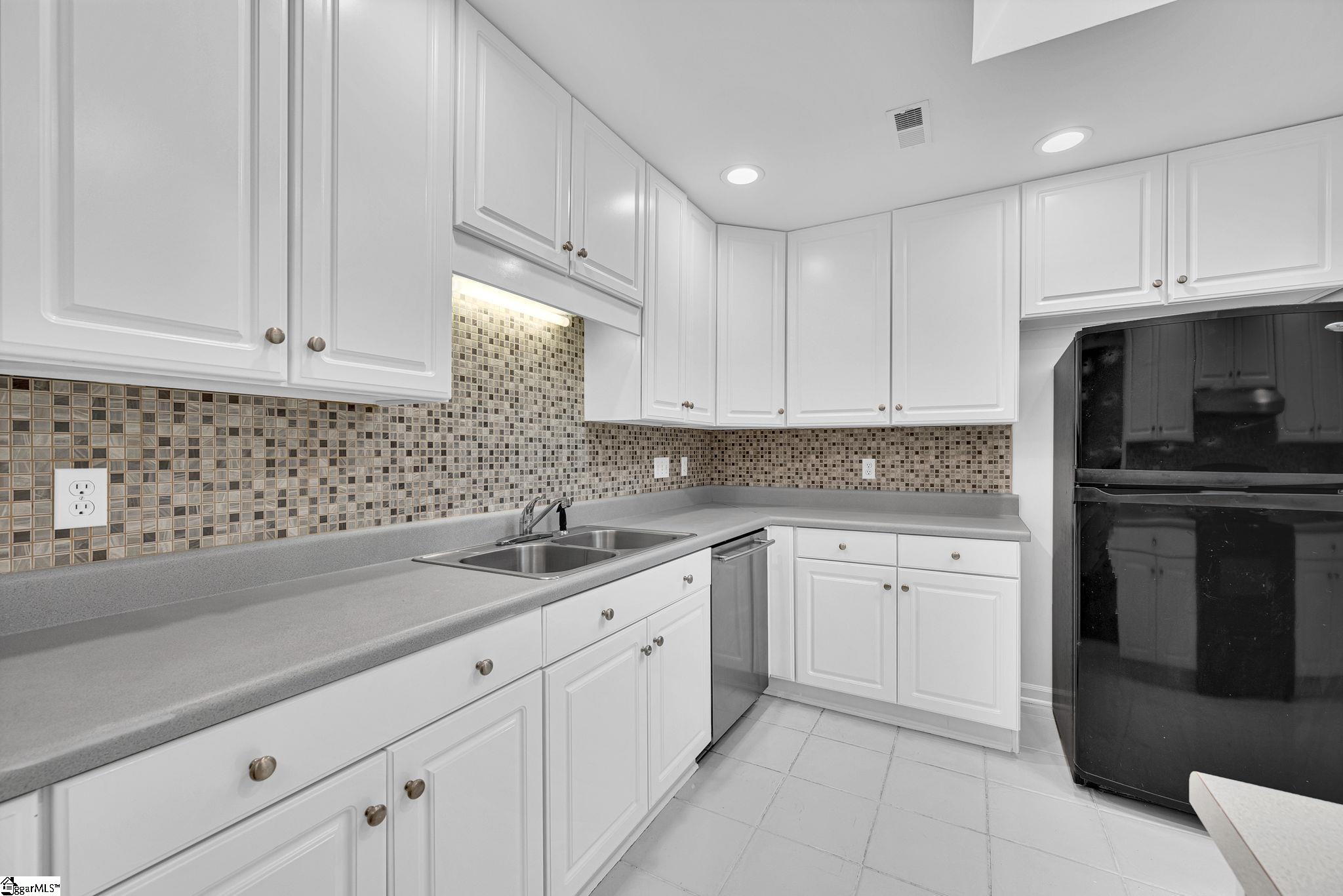 144 Forest Lake Drive Simpsonville, SC 29681