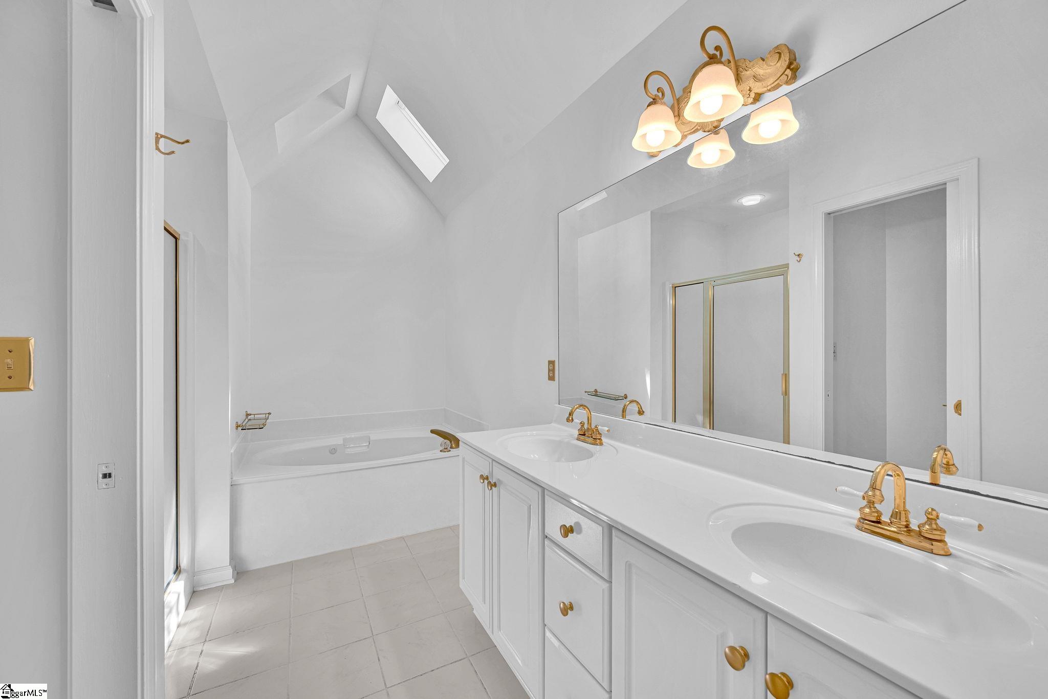 144 Forest Lake Drive Simpsonville, SC 29681