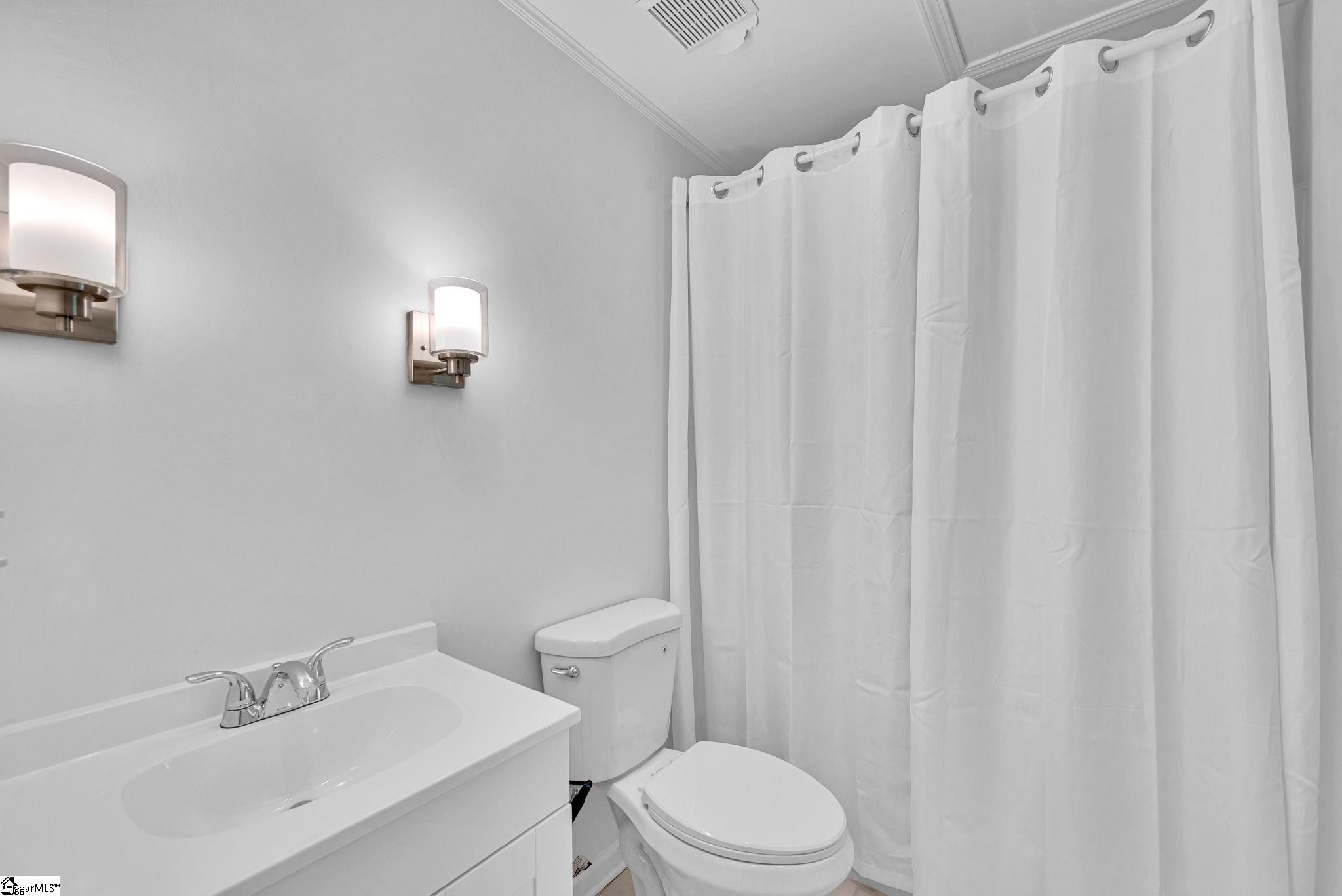 144 Forest Lake Drive Simpsonville, SC 29681