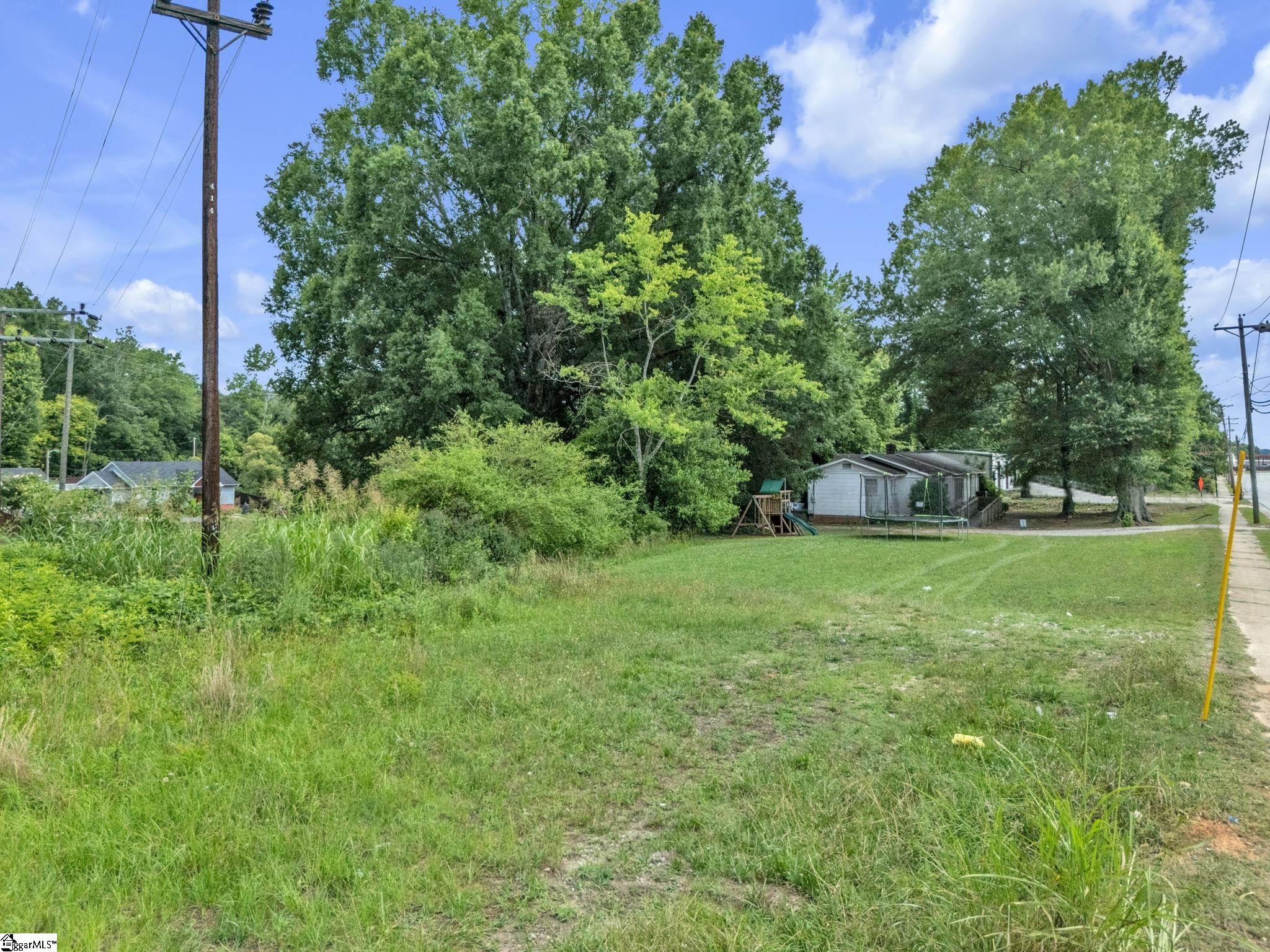 1108 N Harper Street Laurens, SC 29360
