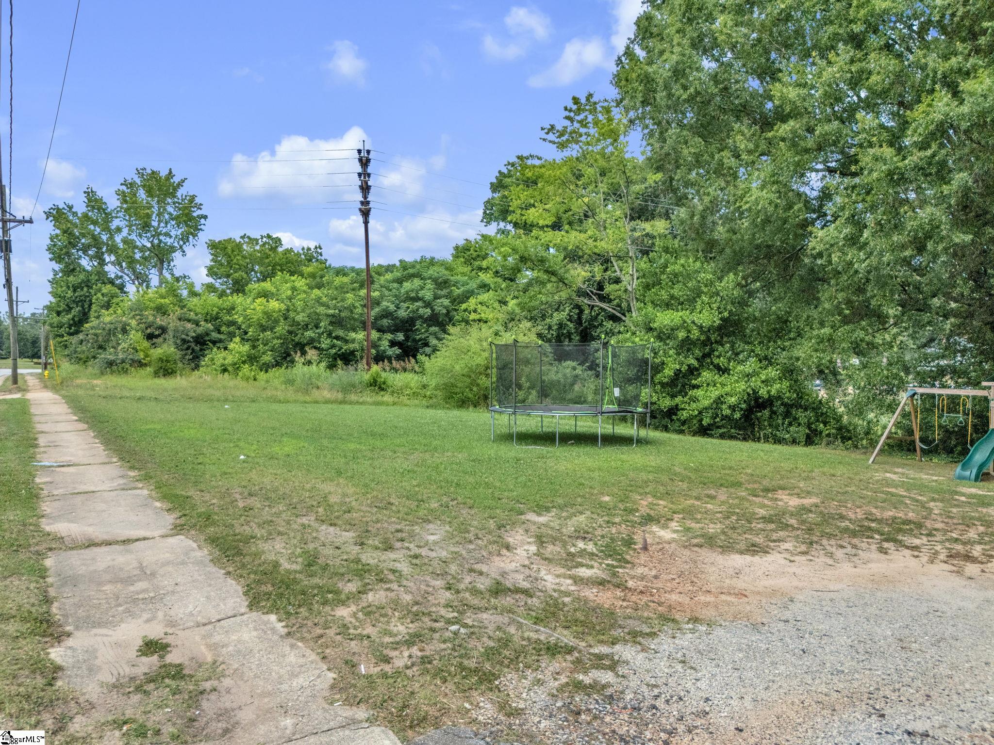 1108 N Harper Street Laurens, SC 29360