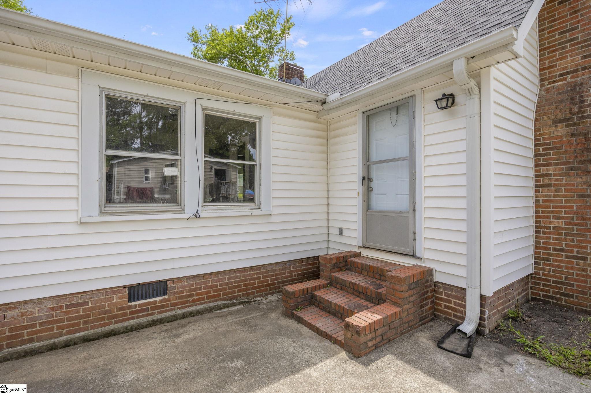 107 W Marion Road Greenville, SC 29617