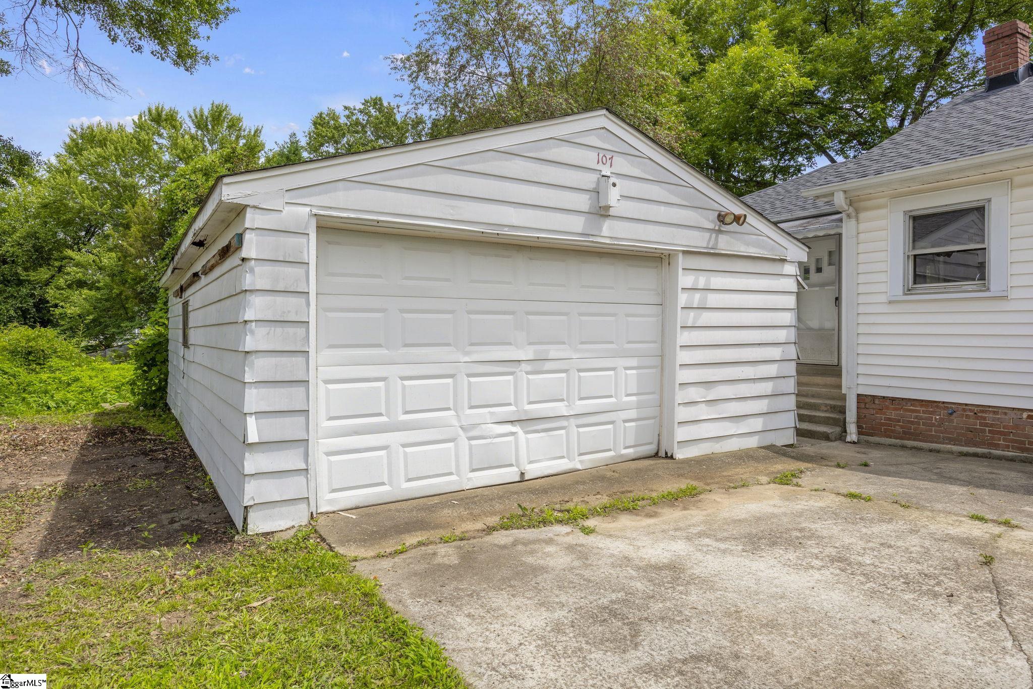 107 W Marion Road Greenville, SC 29617