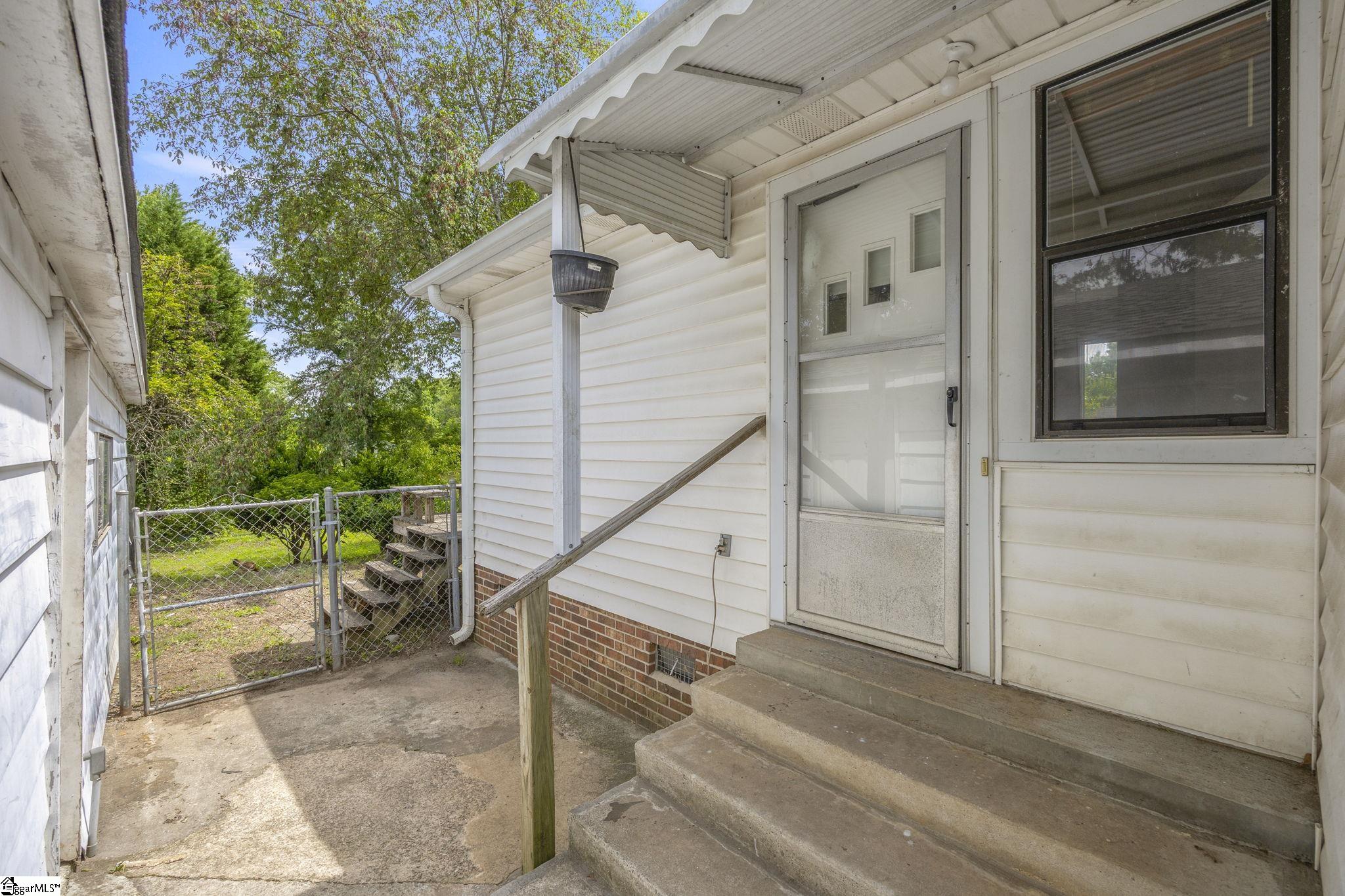 107 W Marion Road Greenville, SC 29617