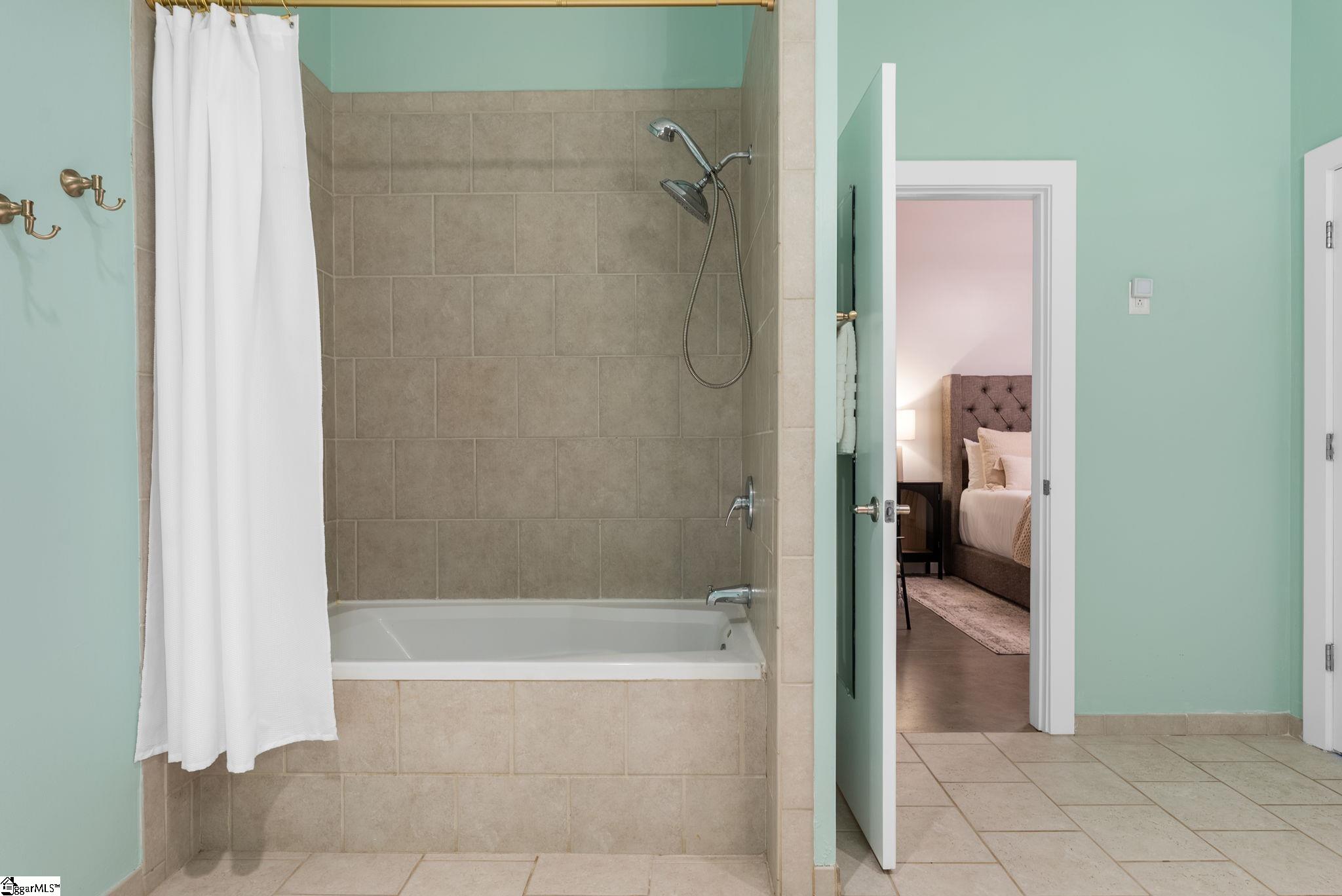 400 Mills Avenue UNIT Unit 212 Greenville, SC 29605