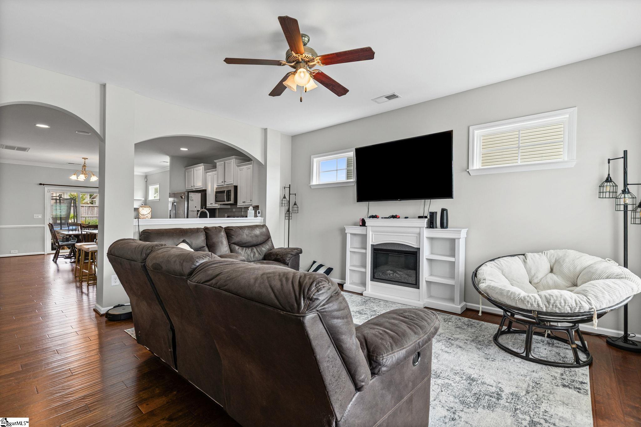 102 Dunsborough Drive Simpsonville, SC 29680