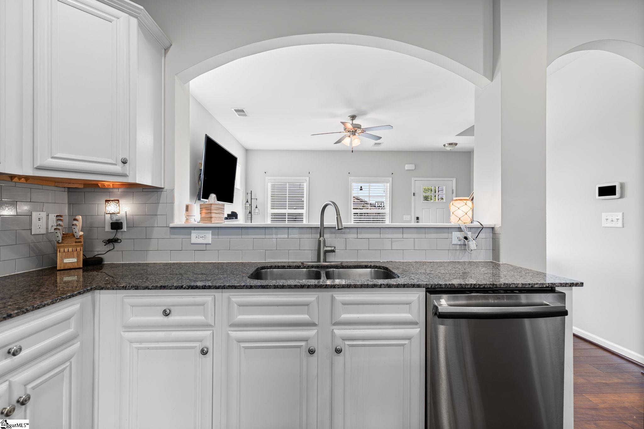 102 Dunsborough Drive Simpsonville, SC 29680