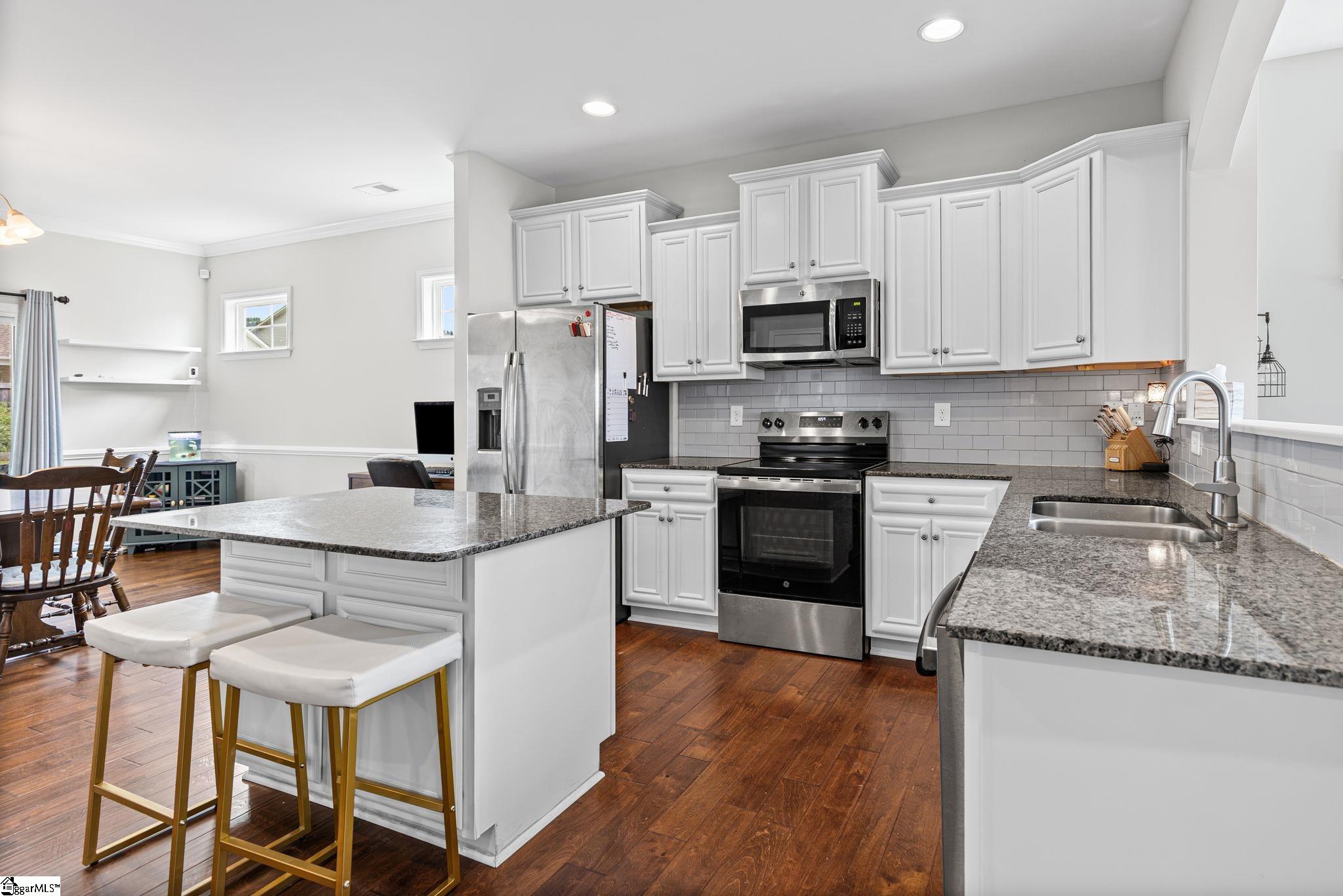 102 Dunsborough Drive Simpsonville, SC 29680