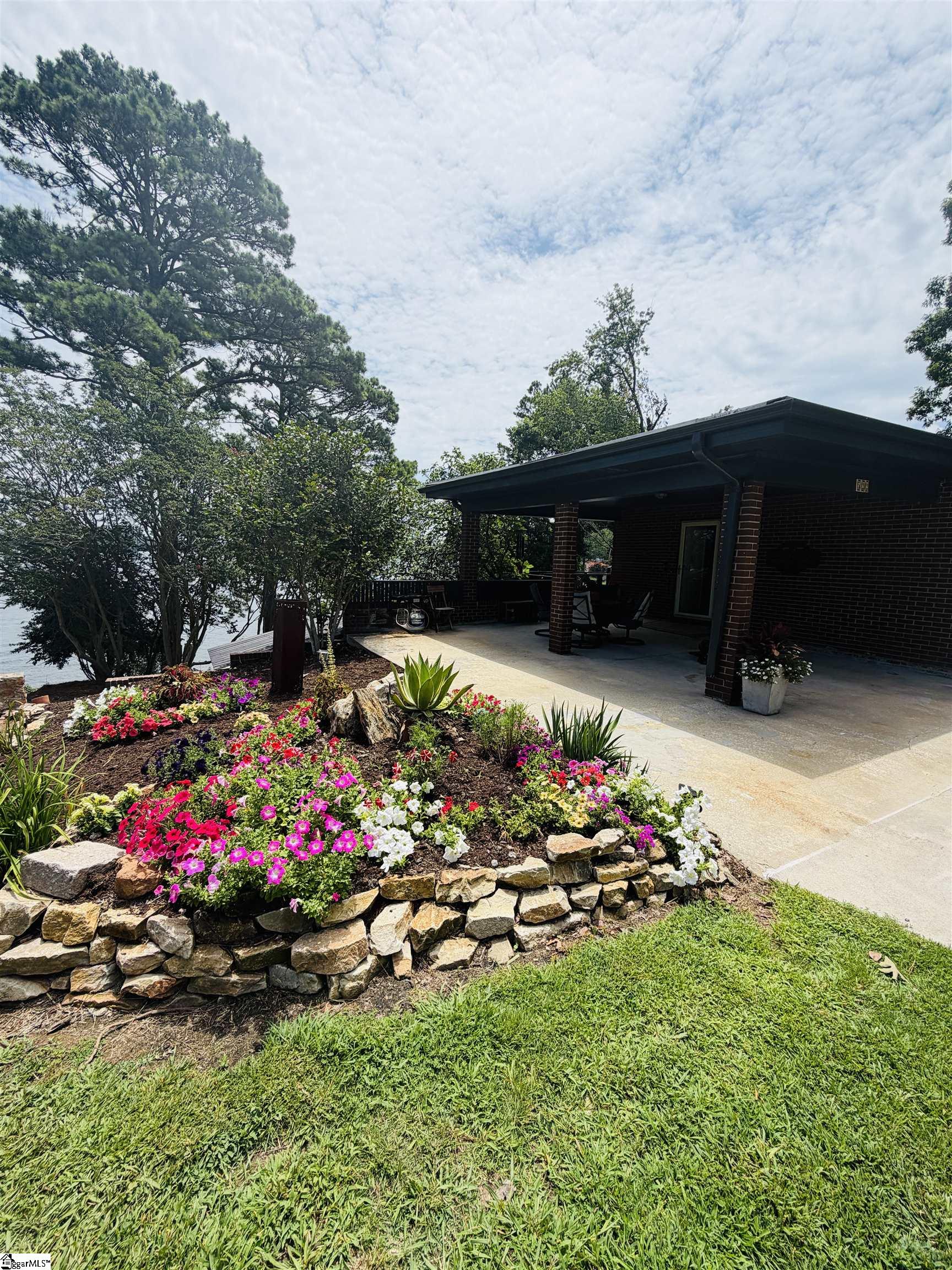 522 Sandshore Drive Greenwood, SC 29649