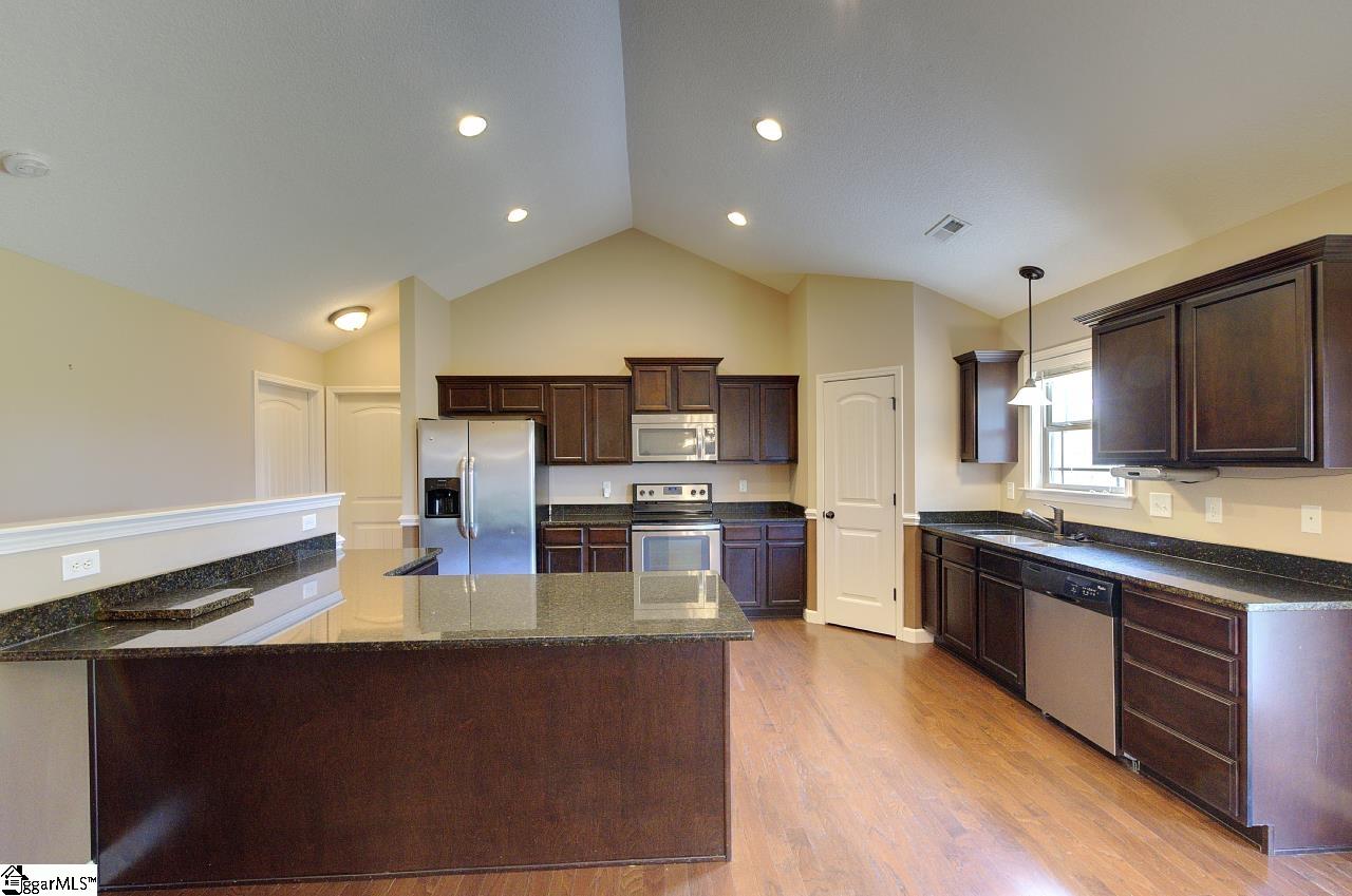 411 Shoreline Boulevard Boiling Springs, SC 29316