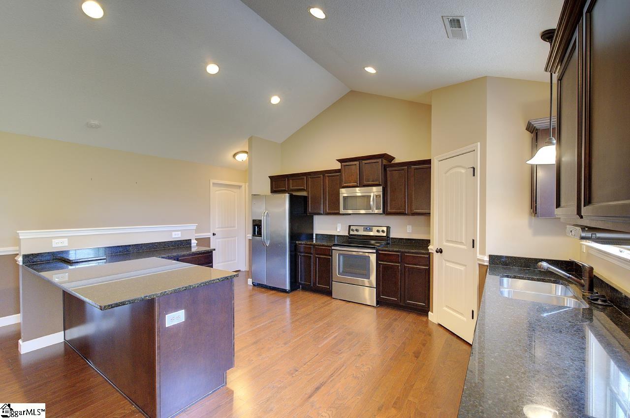 411 Shoreline Boulevard Boiling Springs, SC 29316