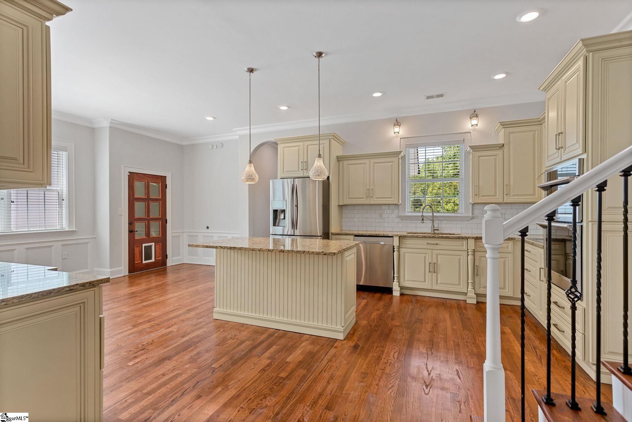204 Crestwood Drive Greenville, SC 29609
