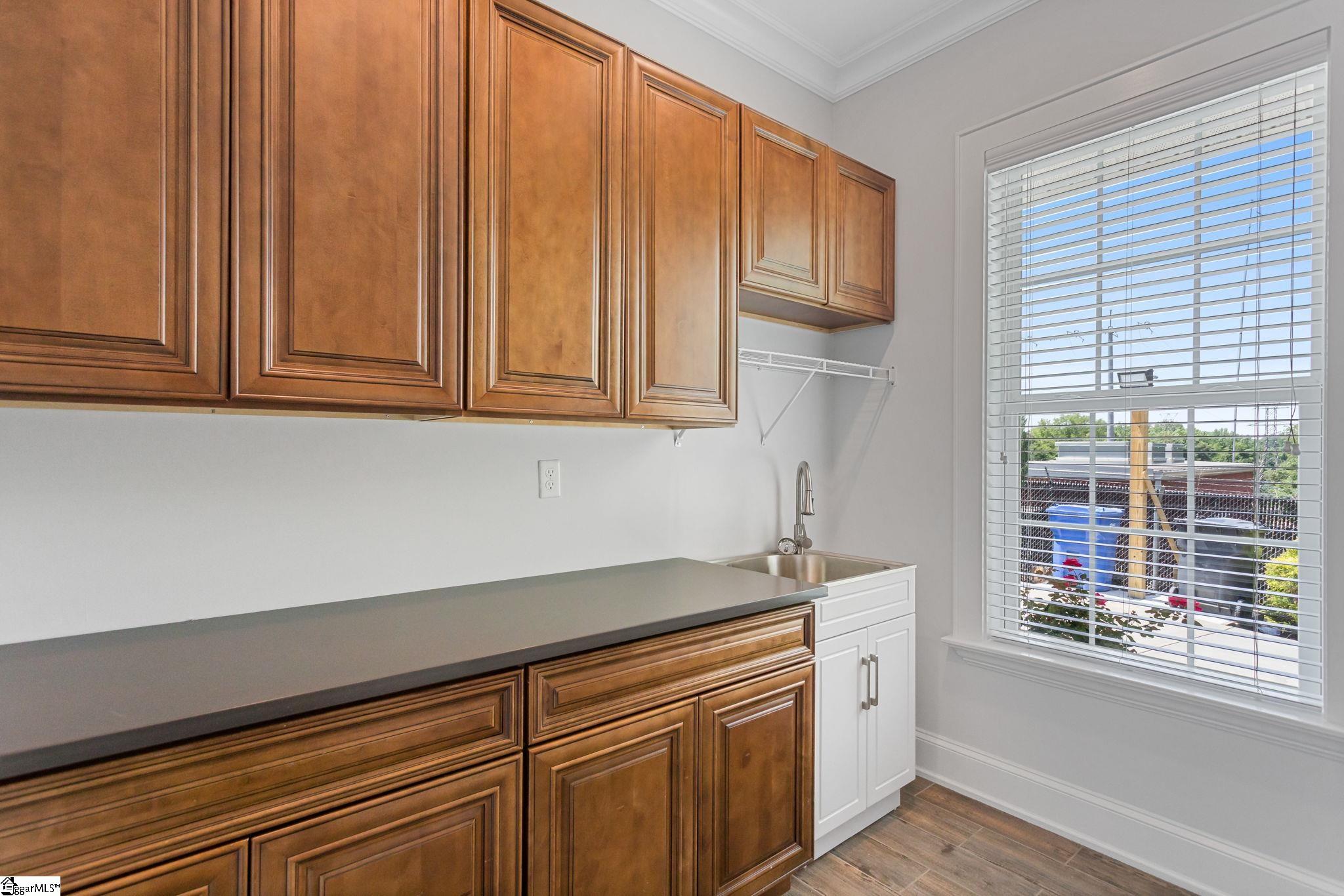 204 Crestwood Drive Greenville, SC 29609