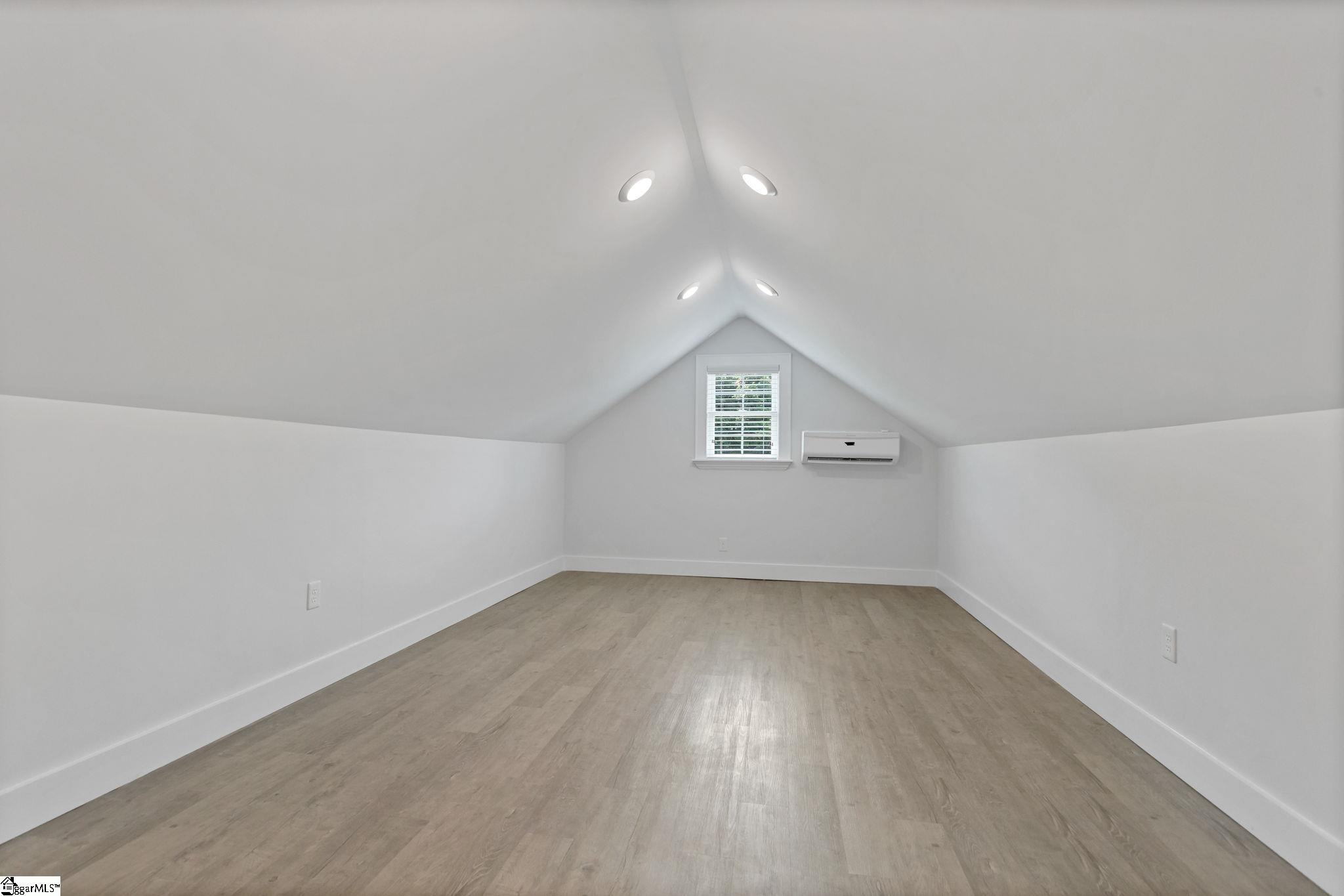 204 Crestwood Drive Greenville, SC 29609