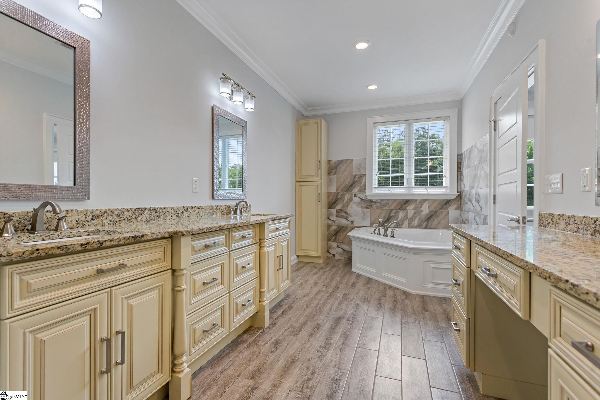 204 Crestwood Drive Greenville, SC 29609