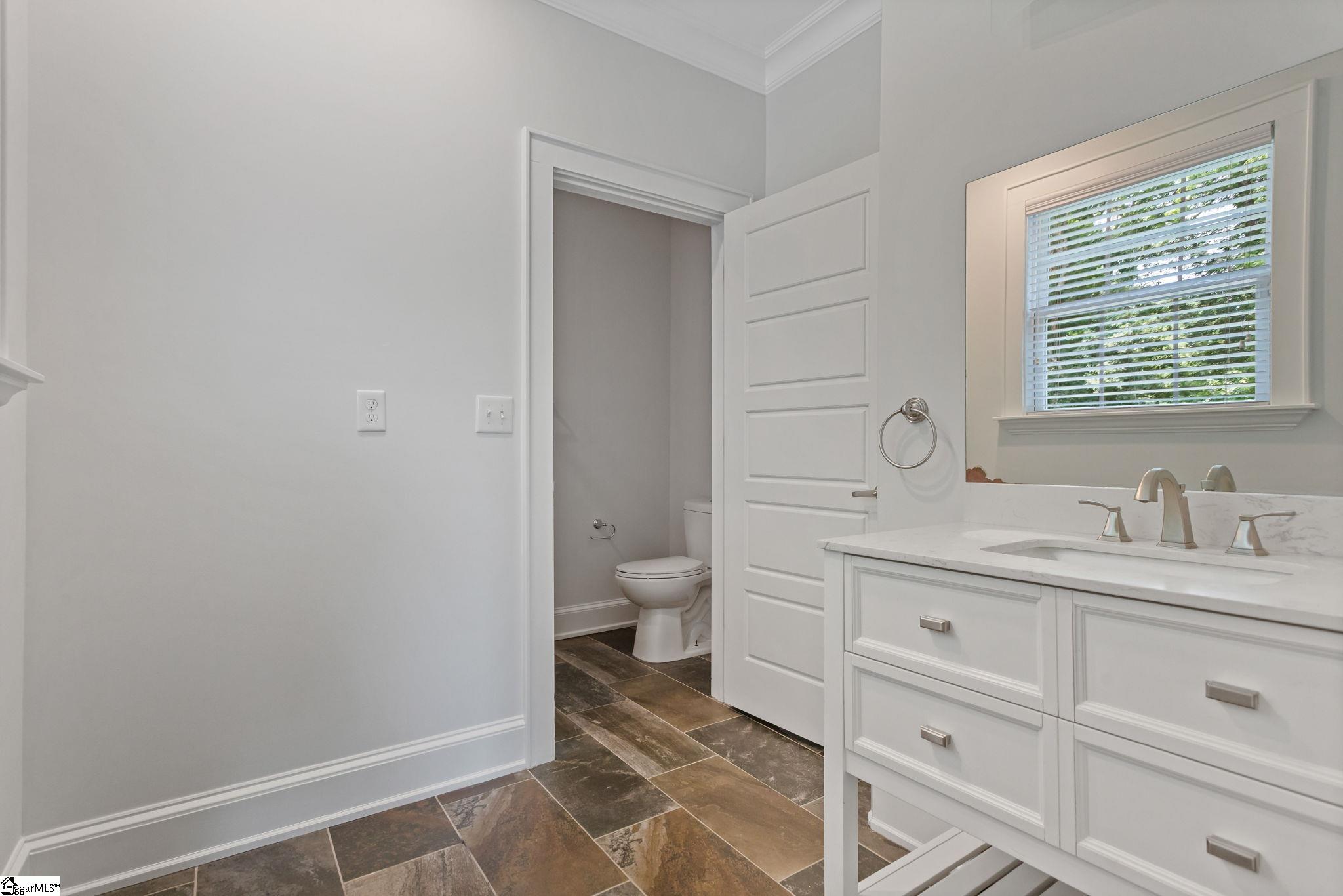 204 Crestwood Drive Greenville, SC 29609