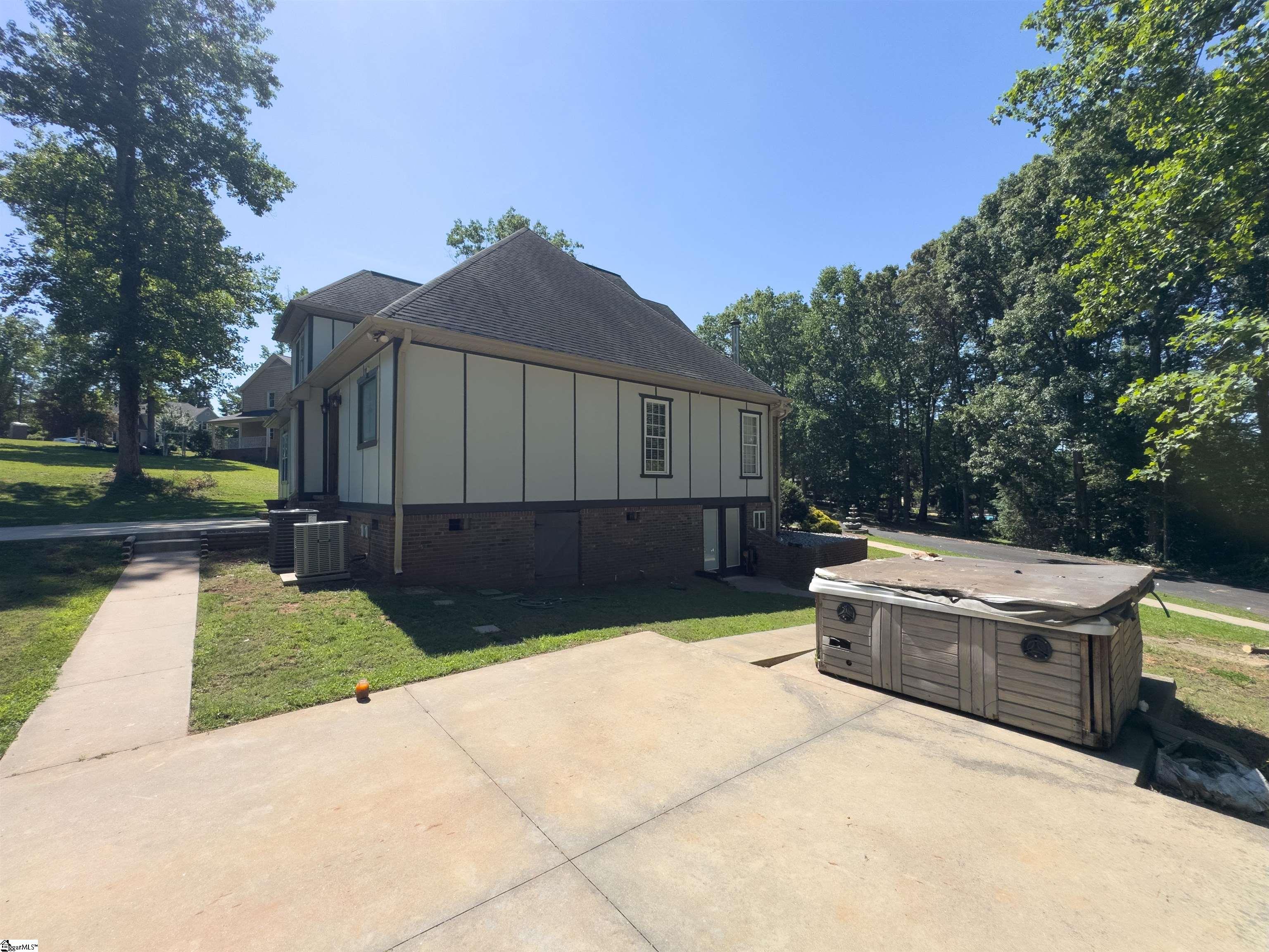 102 Point Bluff Court Inman, SC 29349