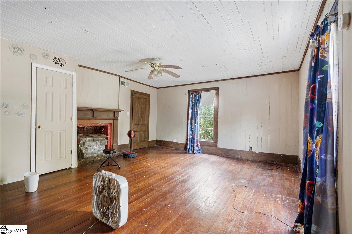 419 Academy Street Laurens, SC 29360