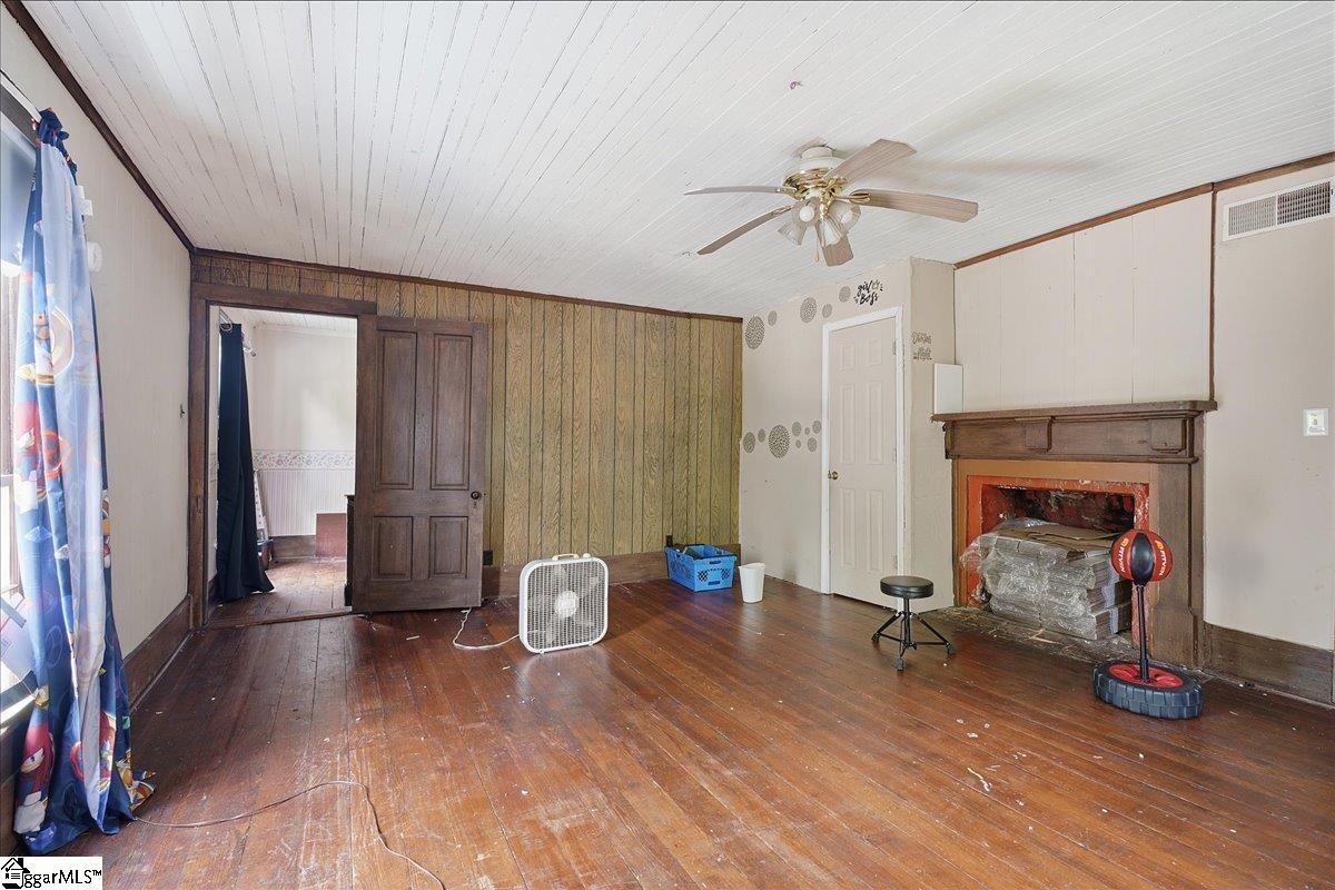 419 Academy Street Laurens, SC 29360