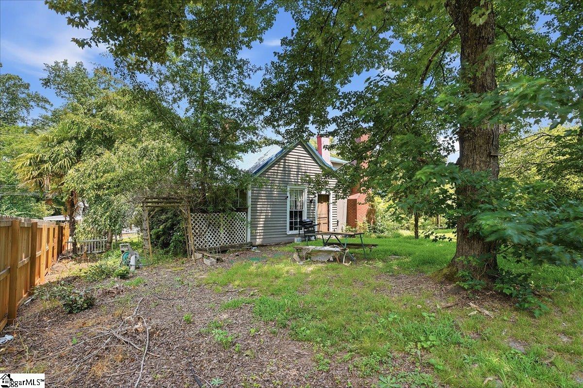 419 Academy Street Laurens, SC 29360
