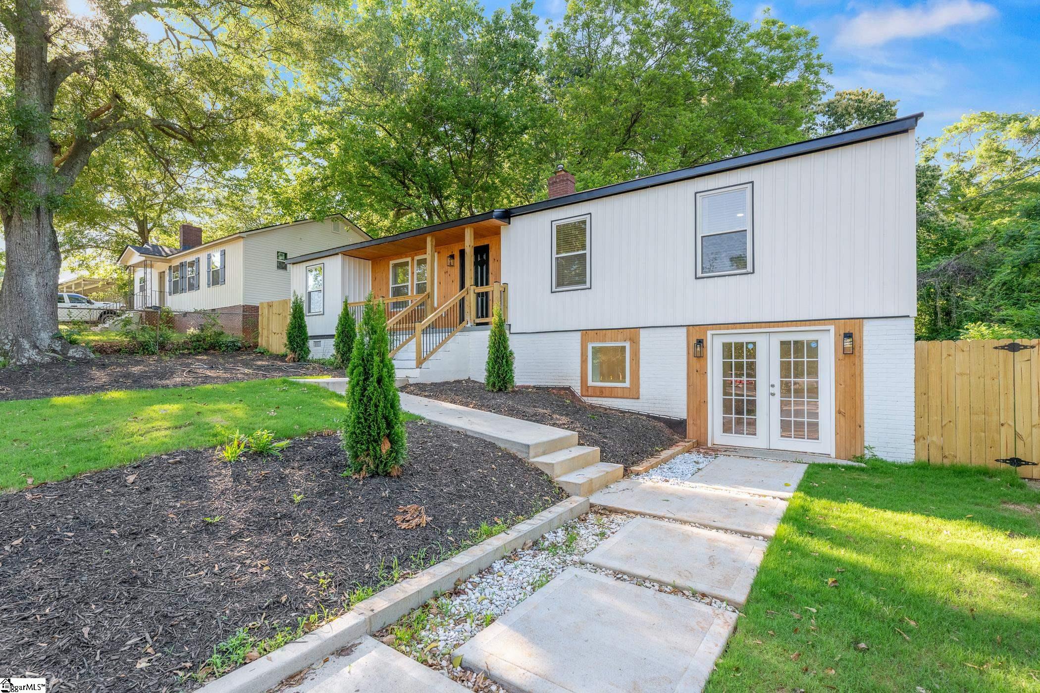 10 Valley View Lane Greenville, SC 29605