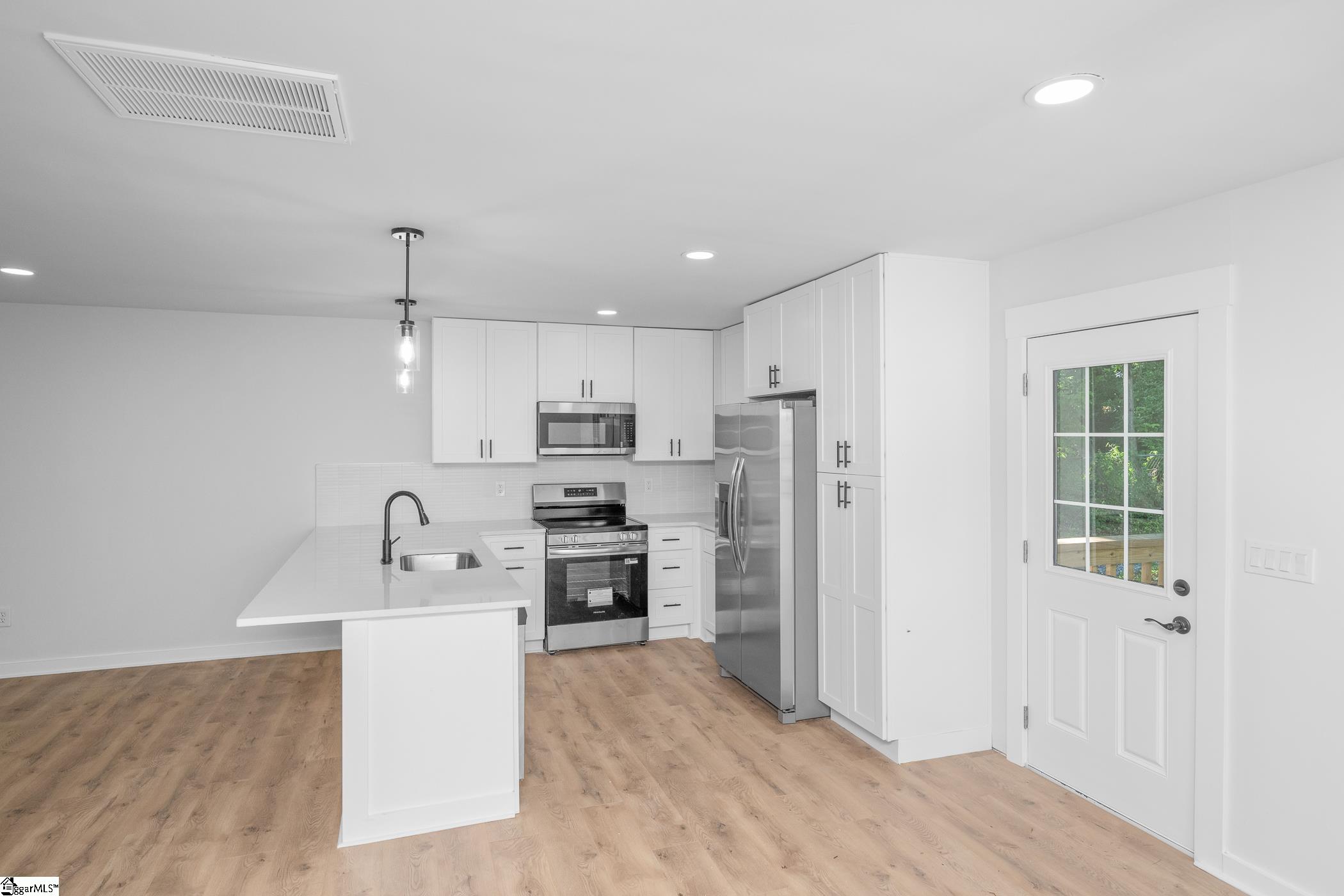 10 Valley View Lane Greenville, SC 29605