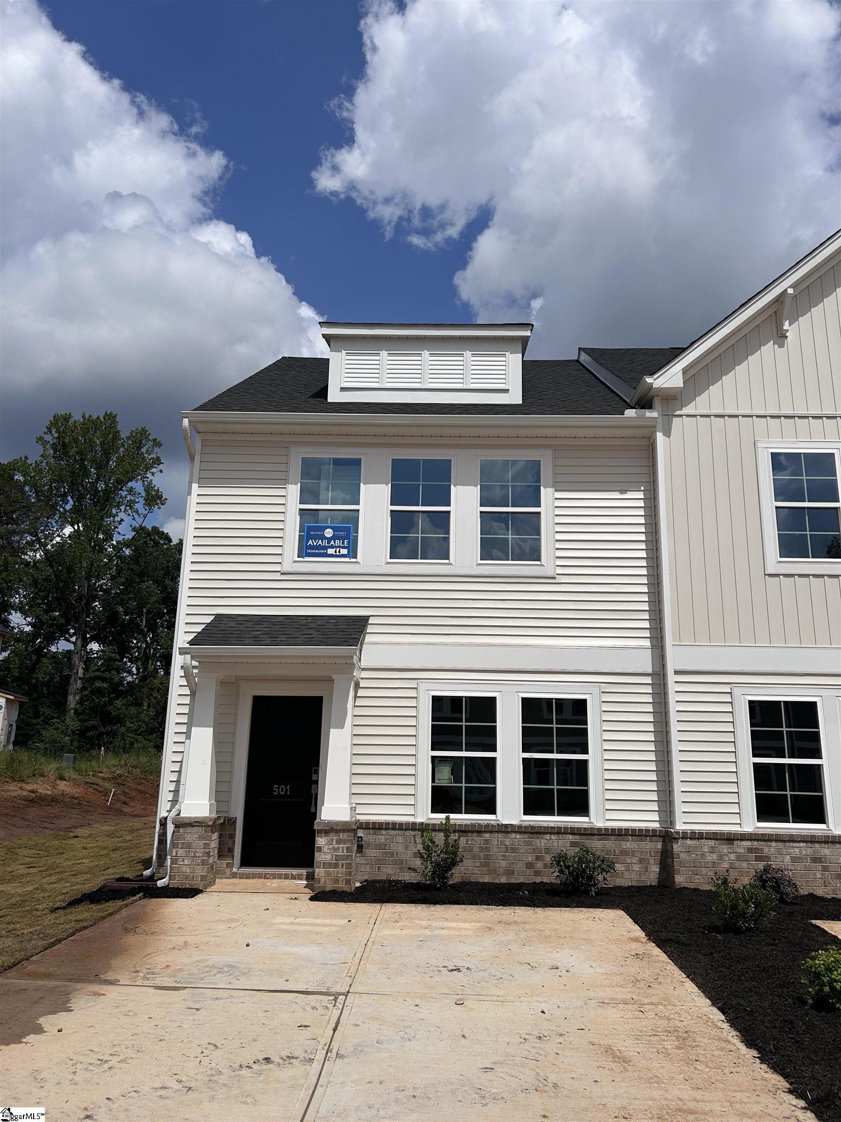 501 Fernleigh Trail