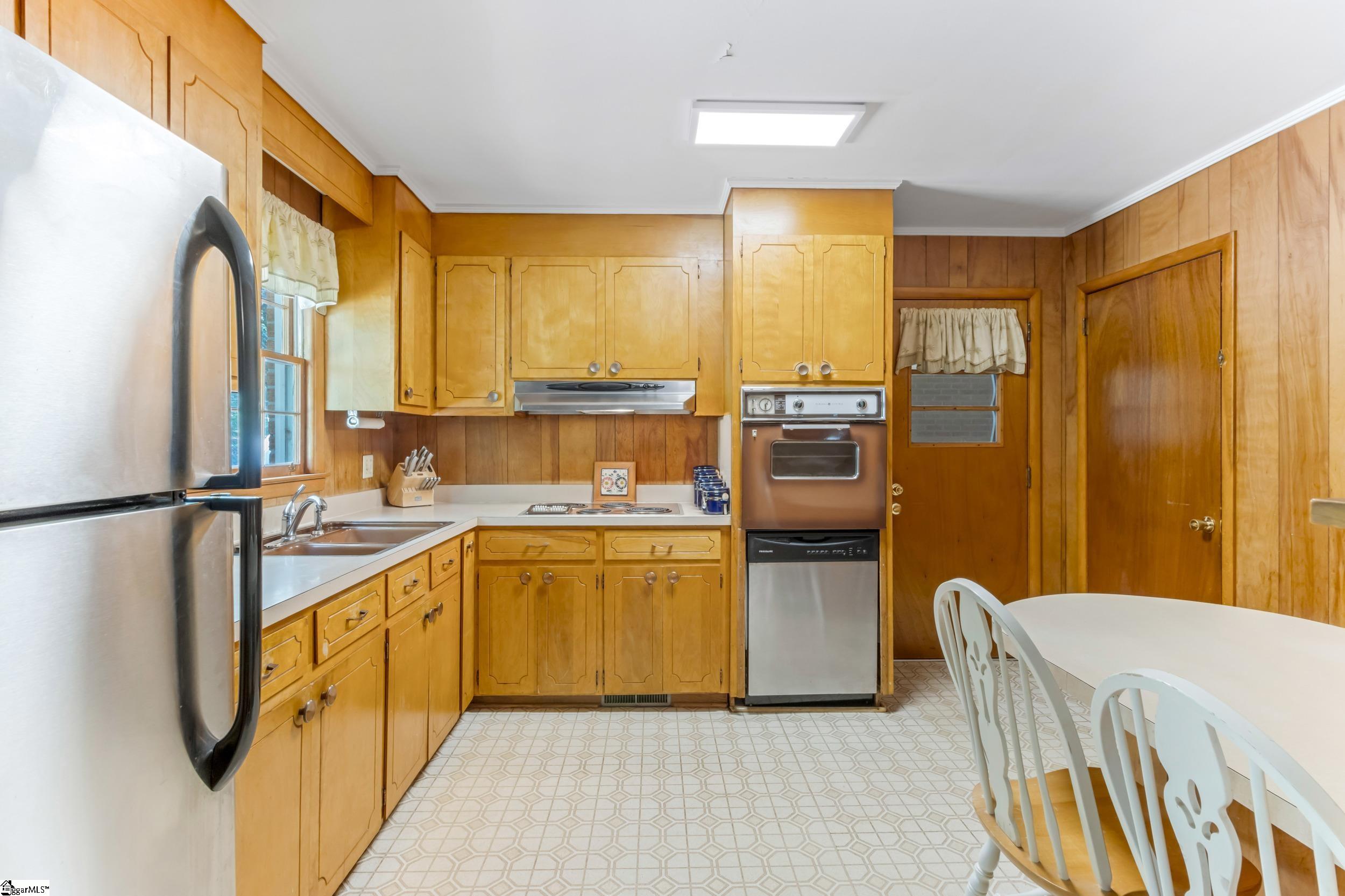 8 Dickens Lane Taylors, SC 29687