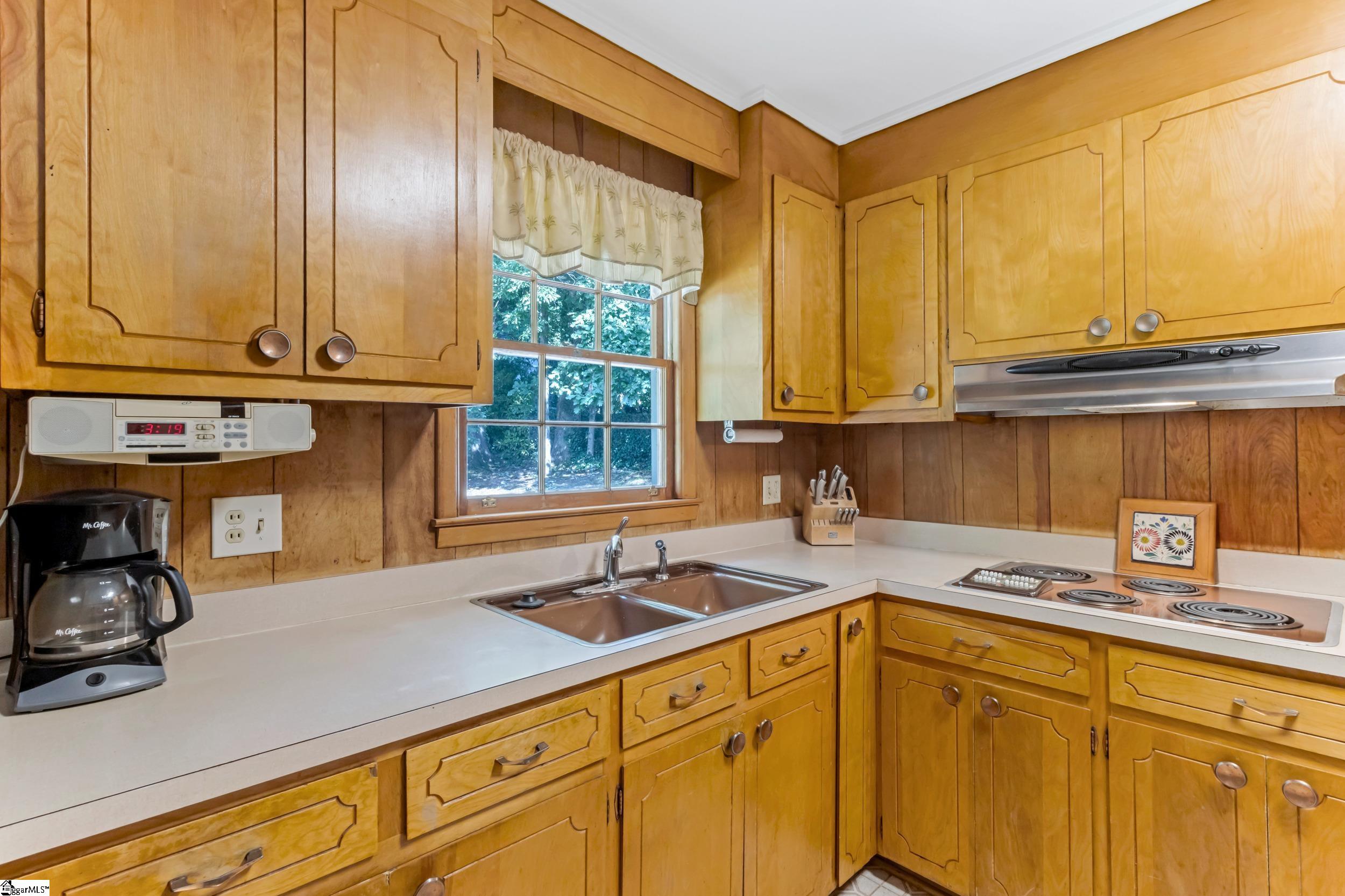 8 Dickens Lane Taylors, SC 29687