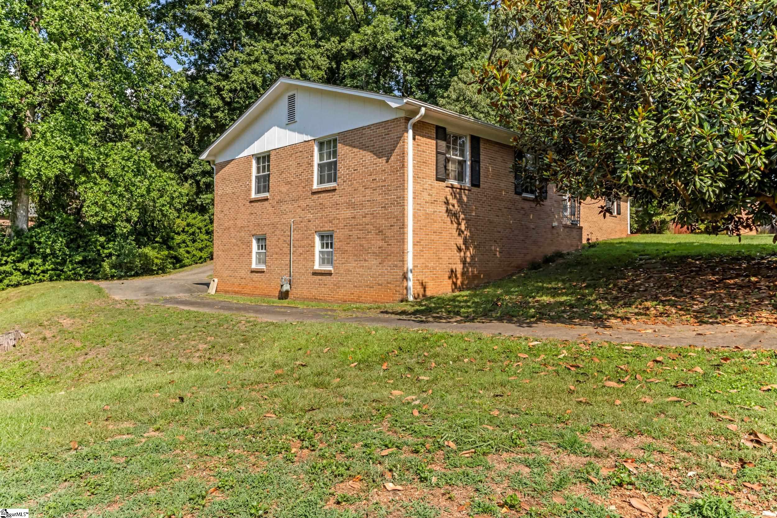 8 Dickens Lane Taylors, SC 29687