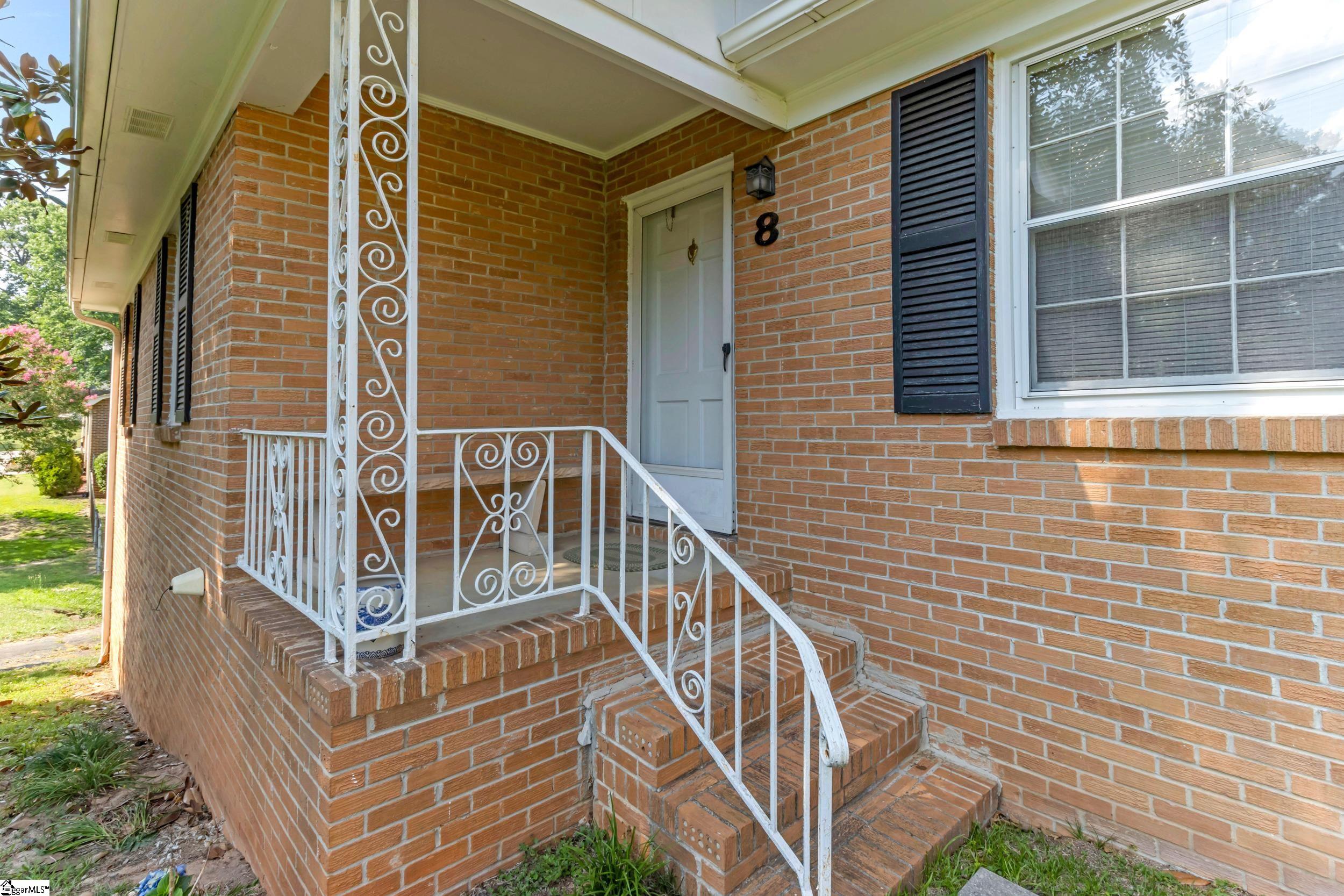 8 Dickens Lane Taylors, SC 29687