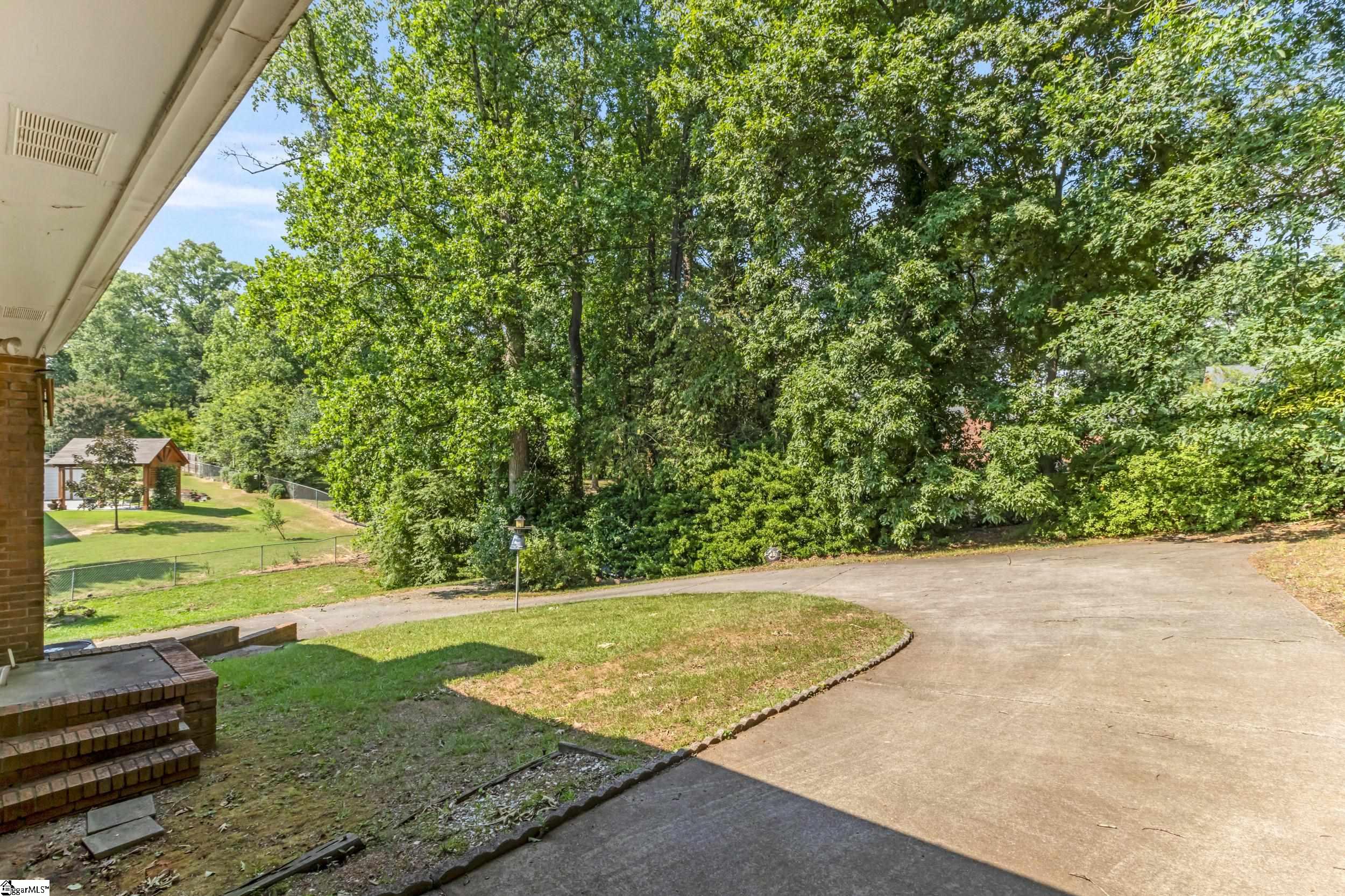 8 Dickens Lane Taylors, SC 29687