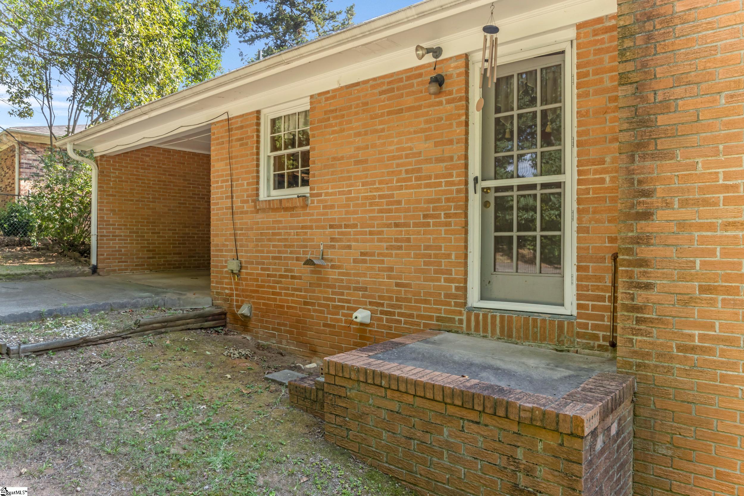 8 Dickens Lane Taylors, SC 29687