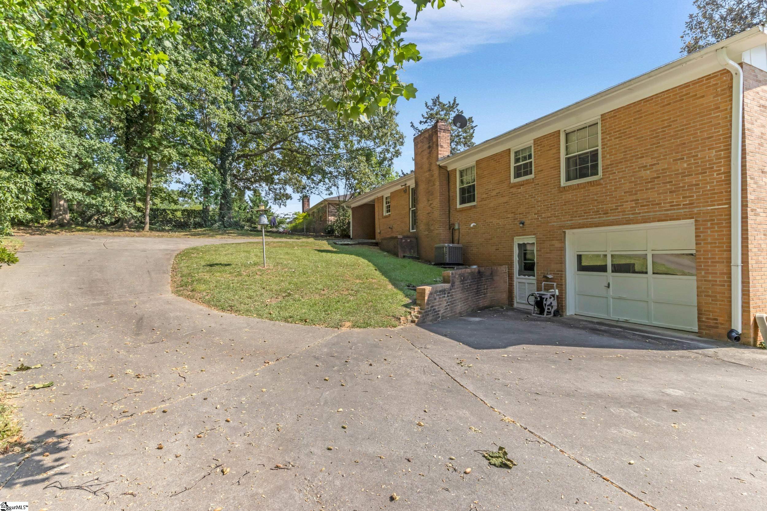 8 Dickens Lane Taylors, SC 29687