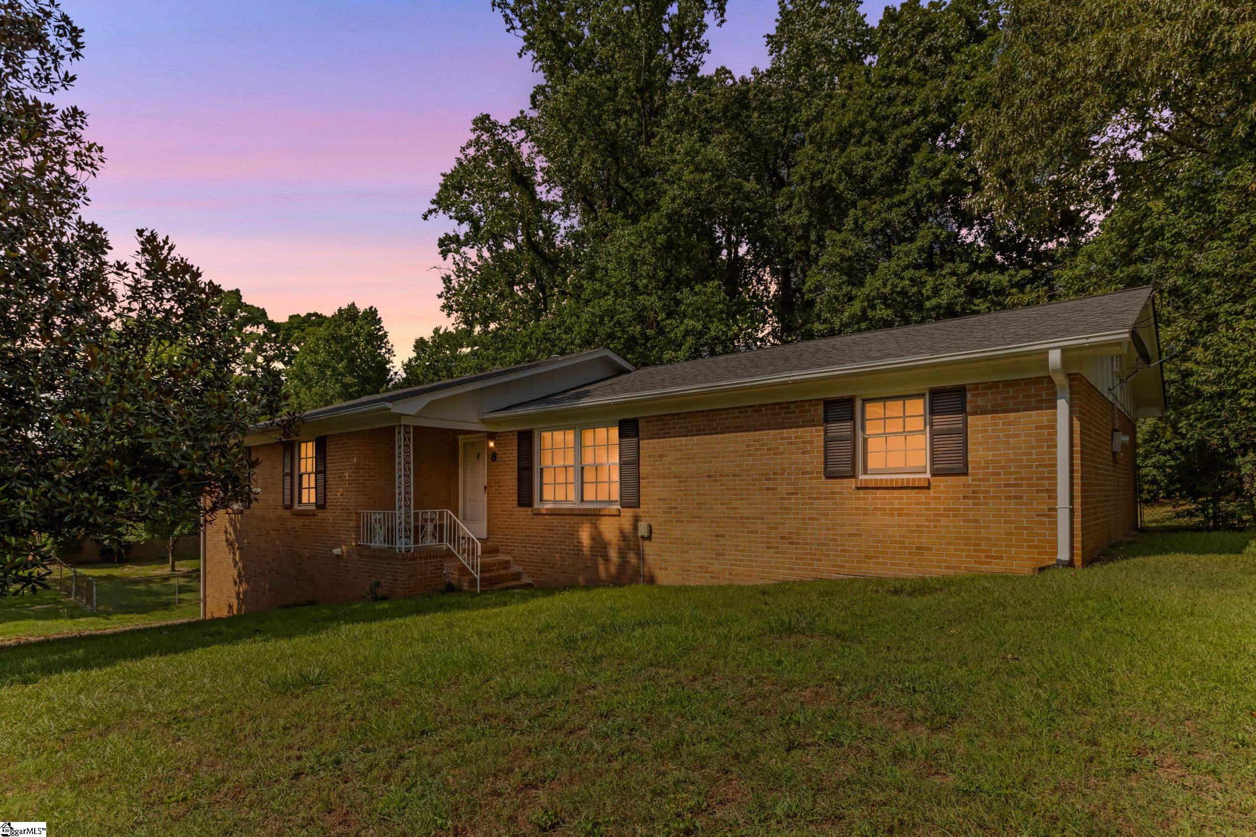 8 Dickens Lane Taylors, SC 29687