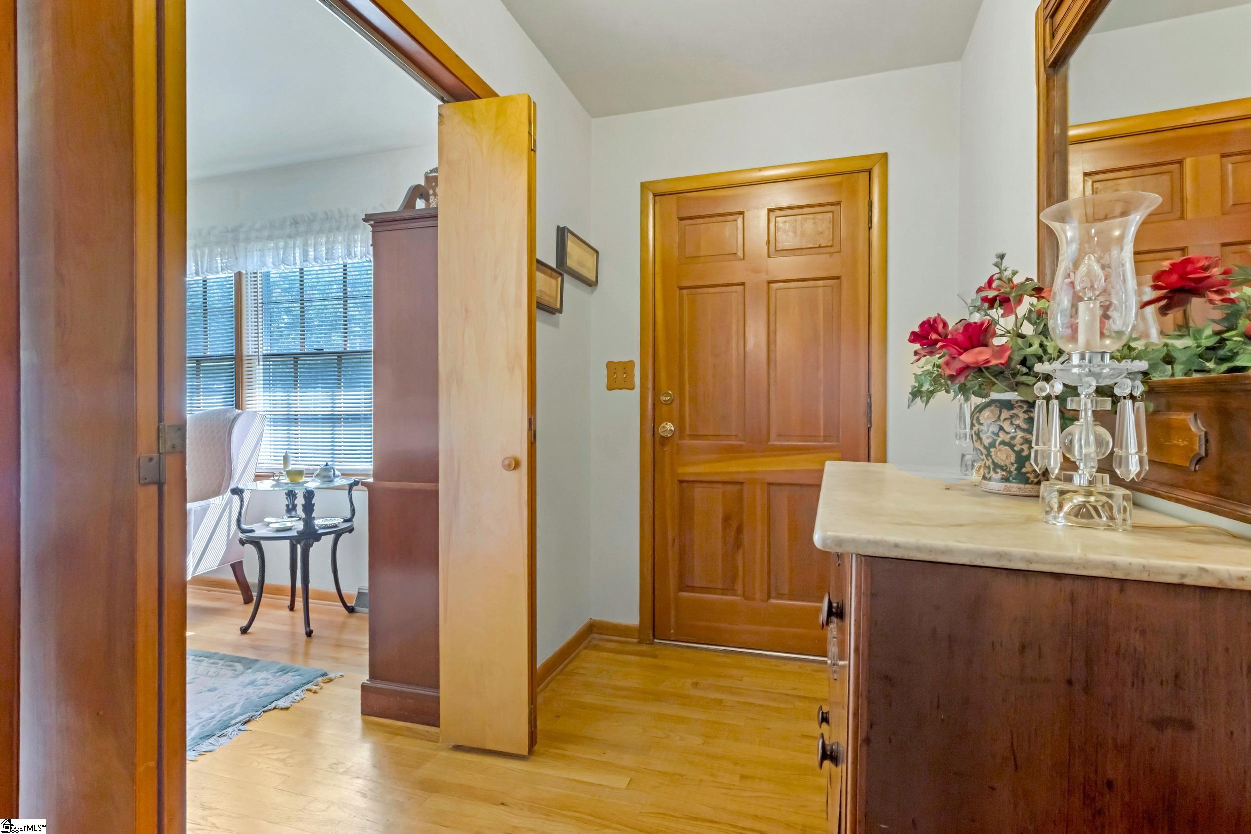 8 Dickens Lane Taylors, SC 29687
