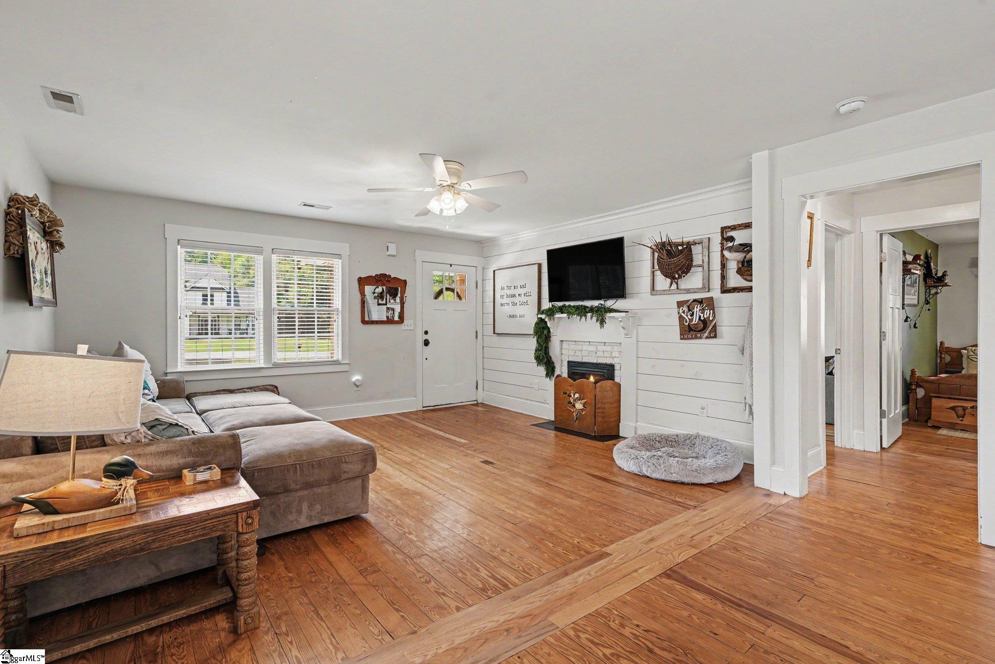 44 Wofford Road Taylors, SC 29687