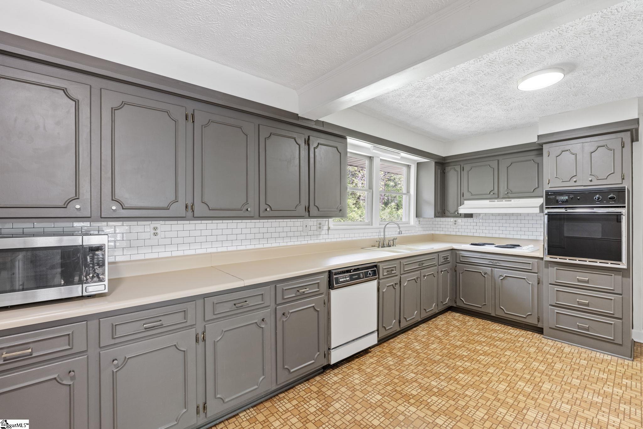 4 Timber Lane Greenville, SC 29609
