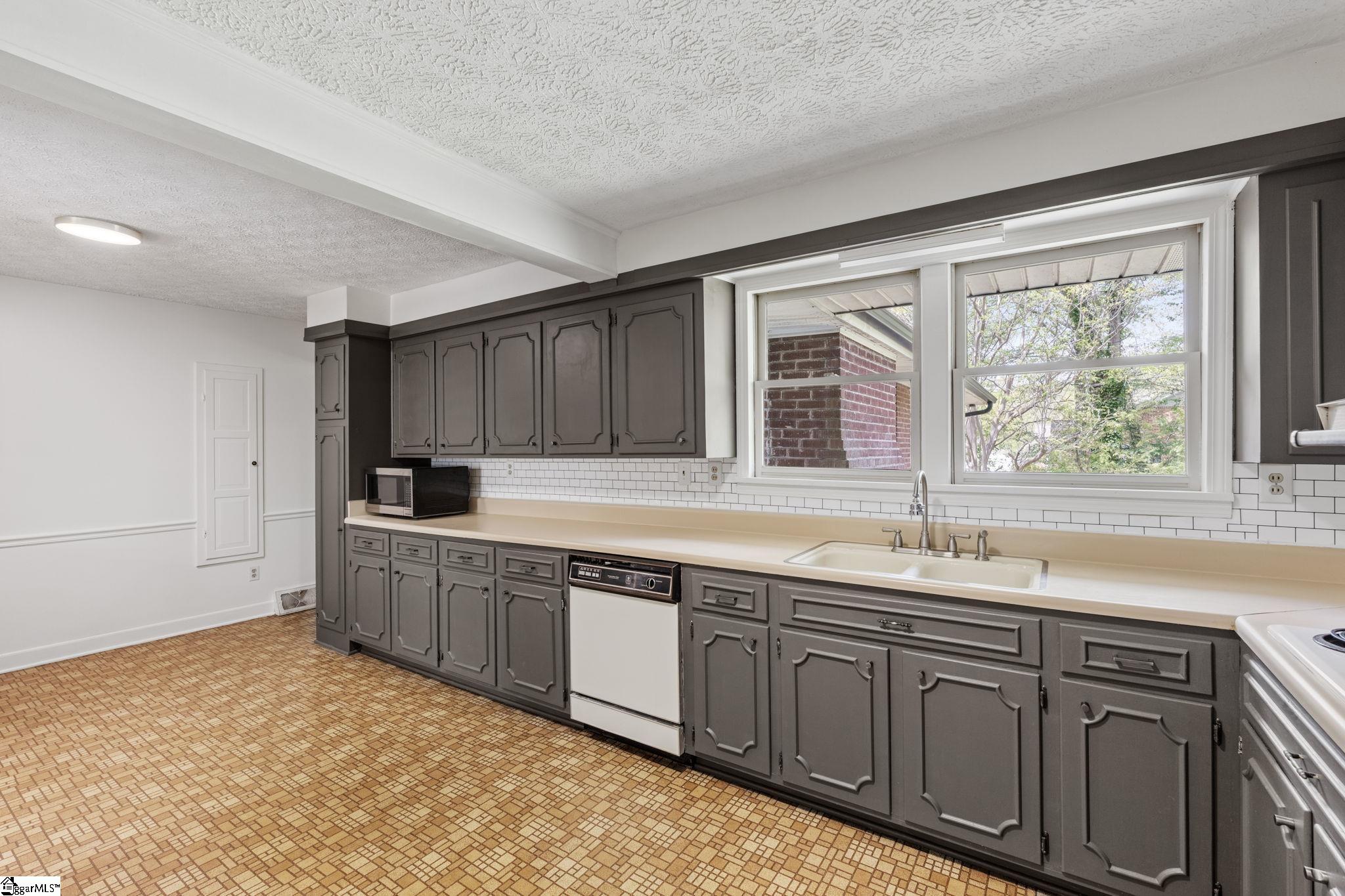 4 Timber Lane Greenville, SC 29609
