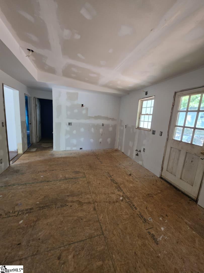 6 S Chastain Drive Greenville, SC 29617