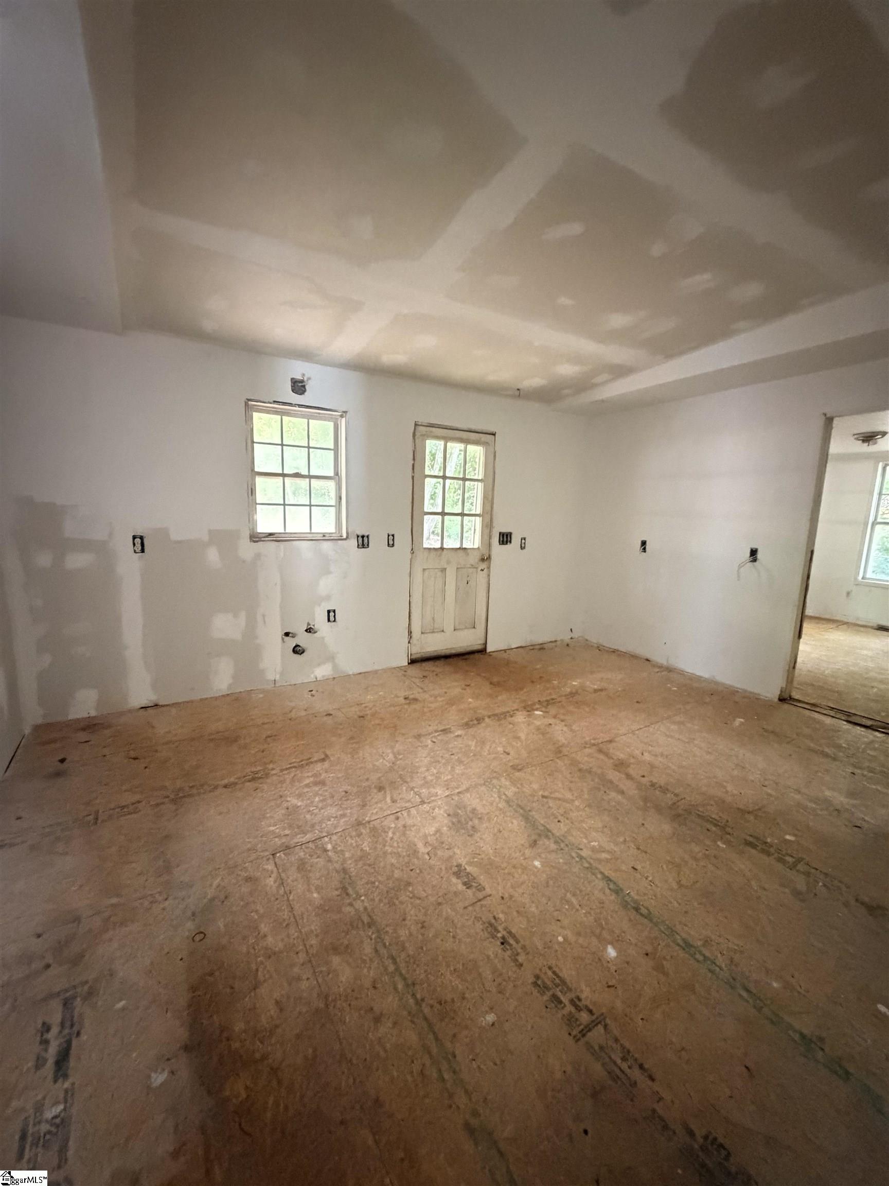 6 S Chastain Drive Greenville, SC 29617