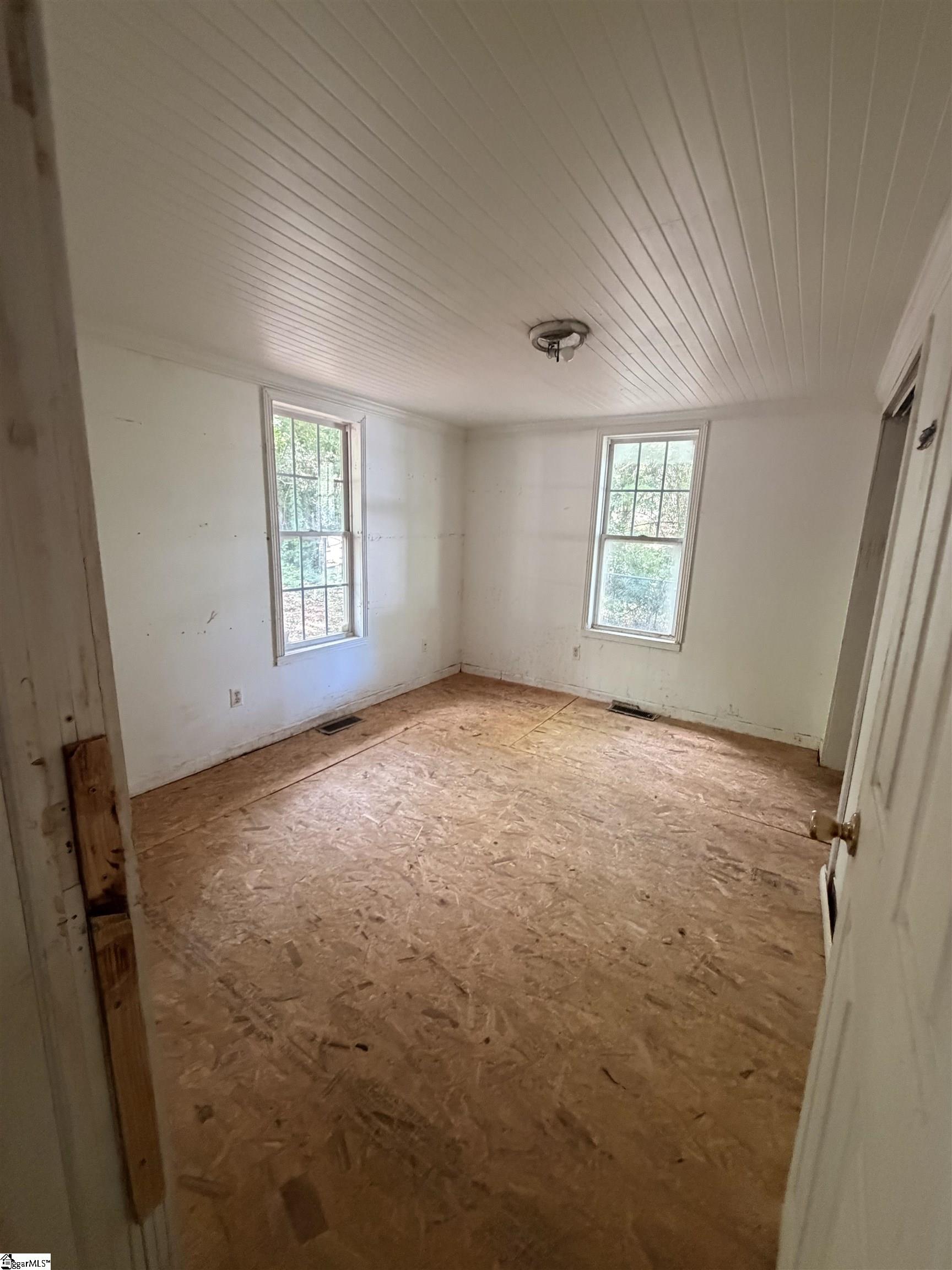 6 S Chastain Drive Greenville, SC 29617