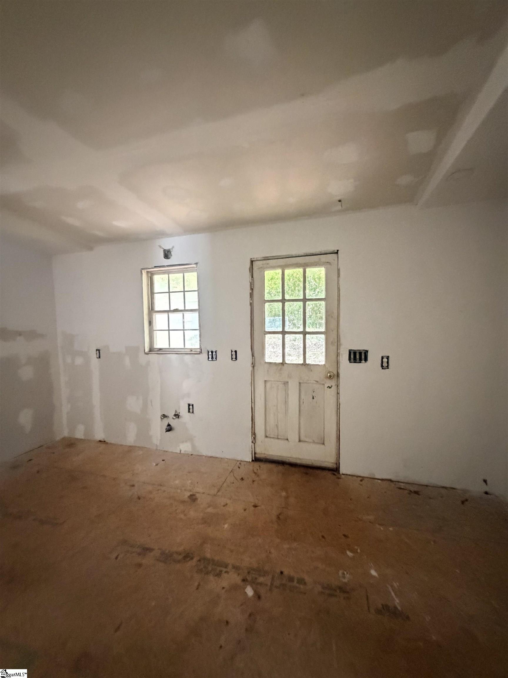 6 S Chastain Drive Greenville, SC 29617