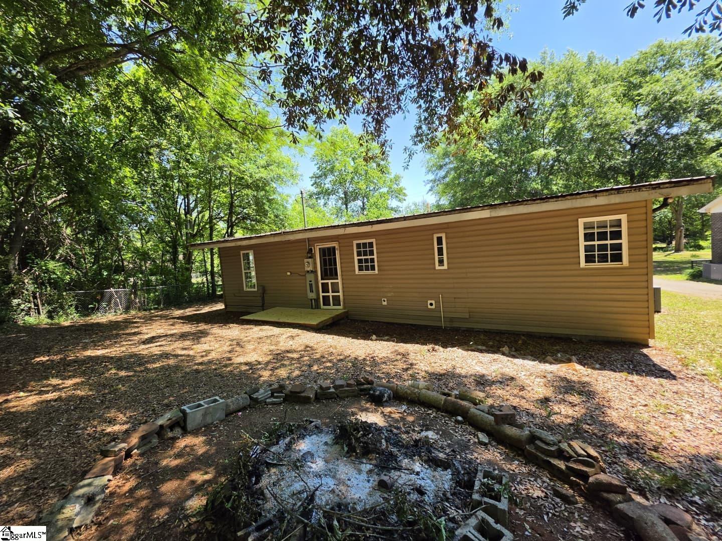 6 S Chastain Drive Greenville, SC 29617