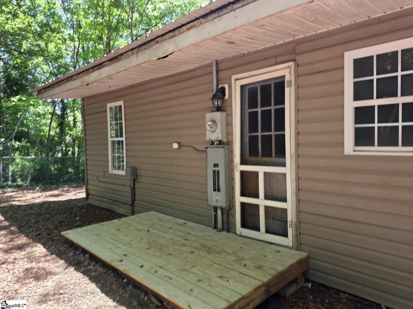 6 S Chastain Drive Greenville, SC 29617